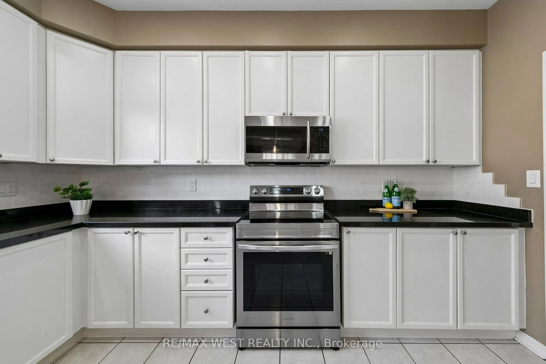737 Turrell Crescent