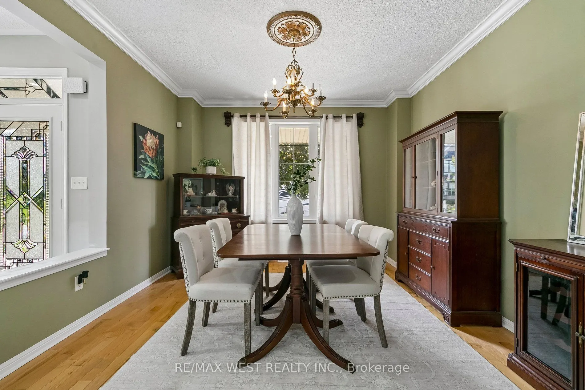 737 Turrell Crescent