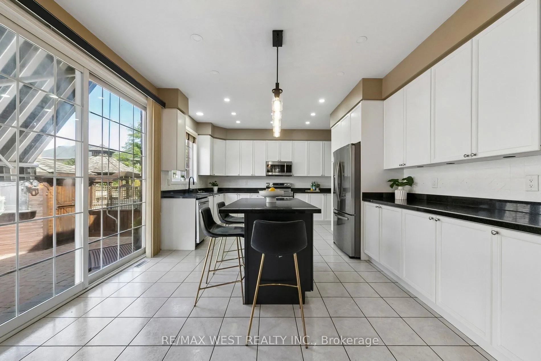 737 Turrell Crescent