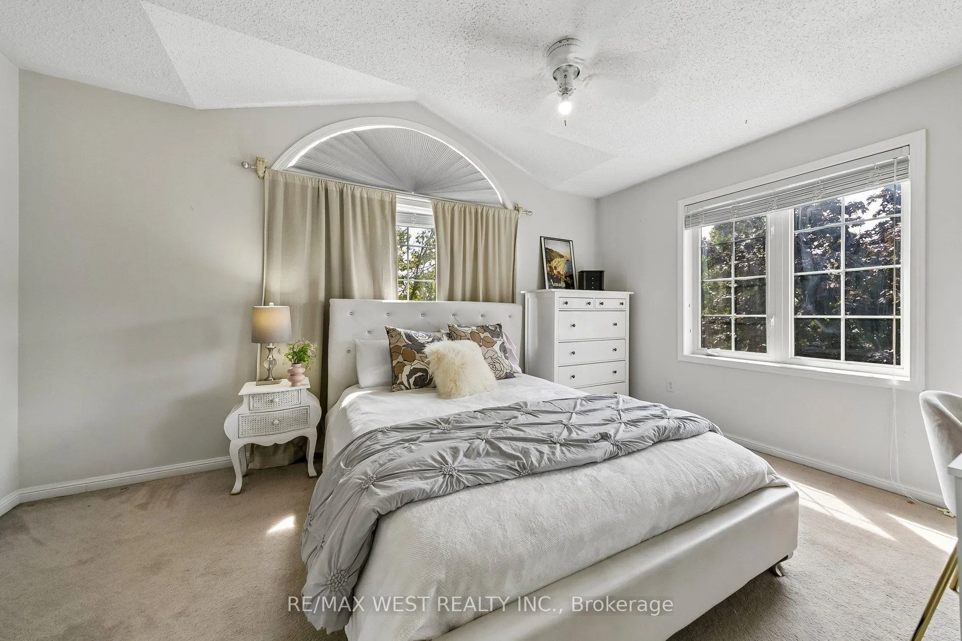 737 Turrell Crescent