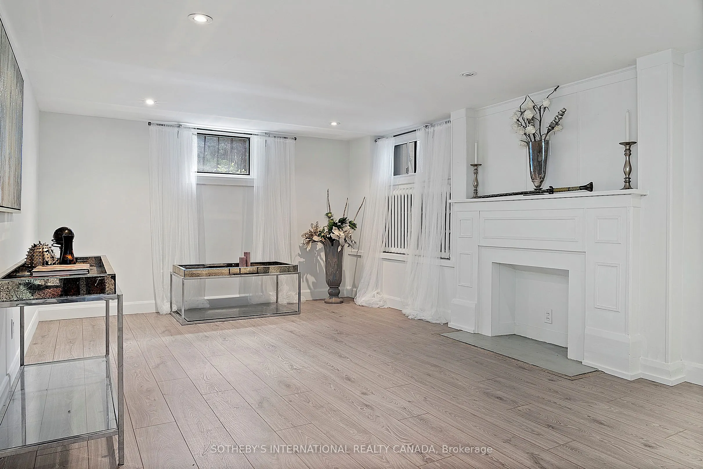 4009 Bloor Street W