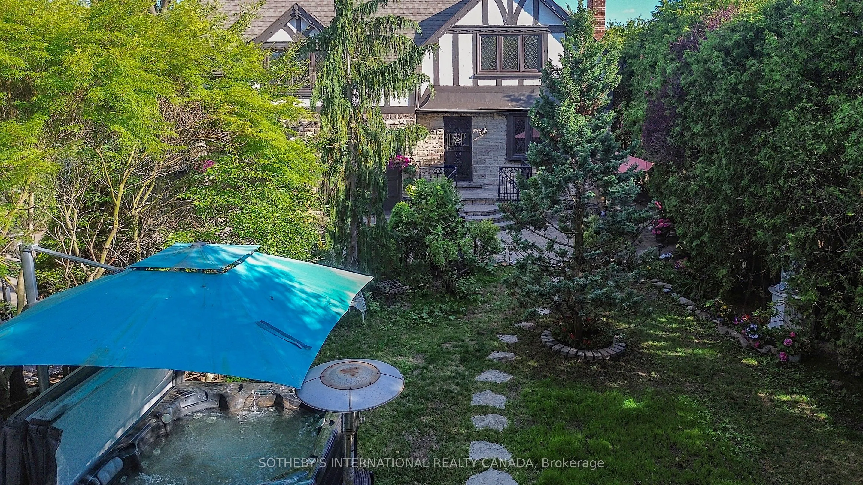 4009 Bloor Street W