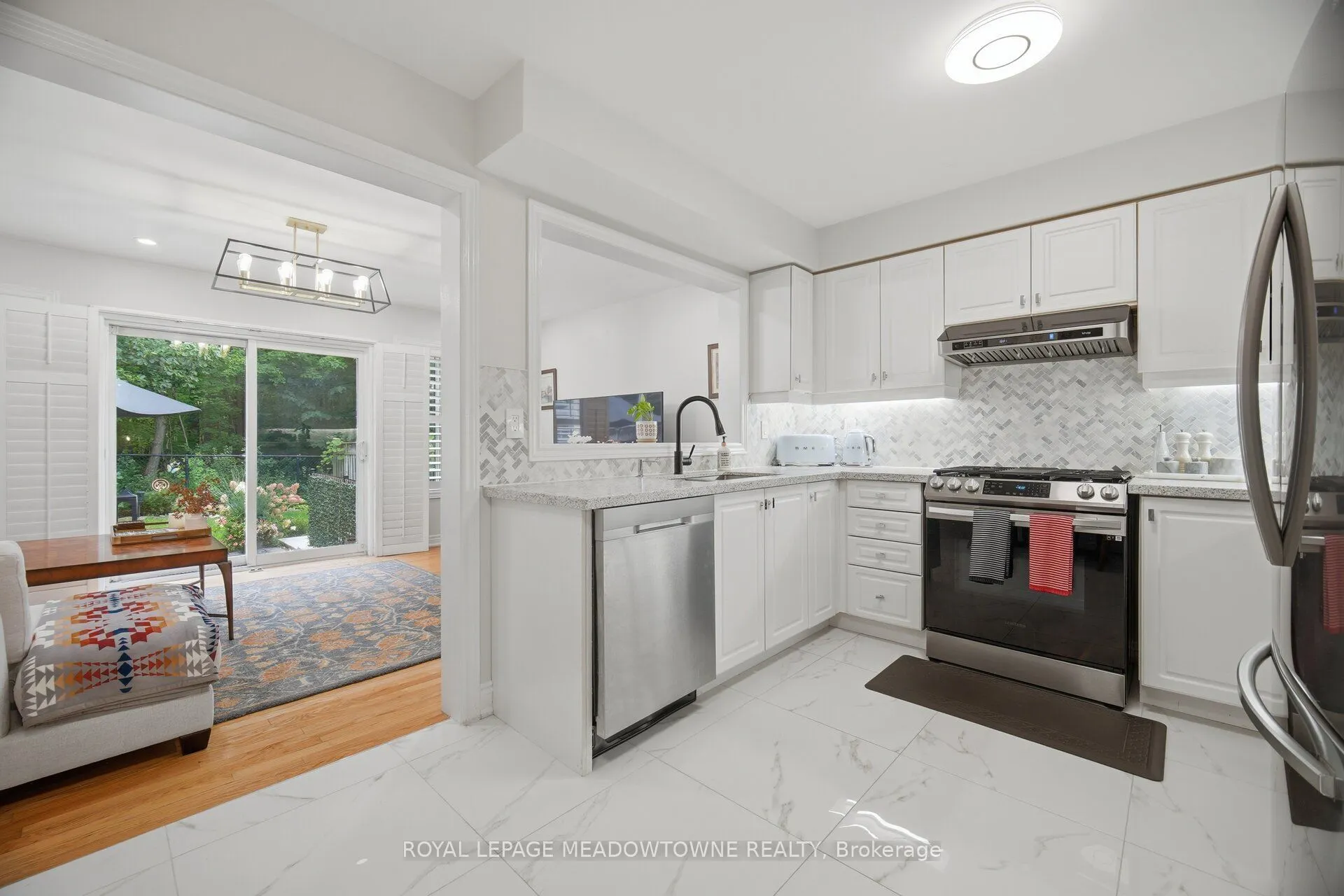 6623 Blackheath Ridge