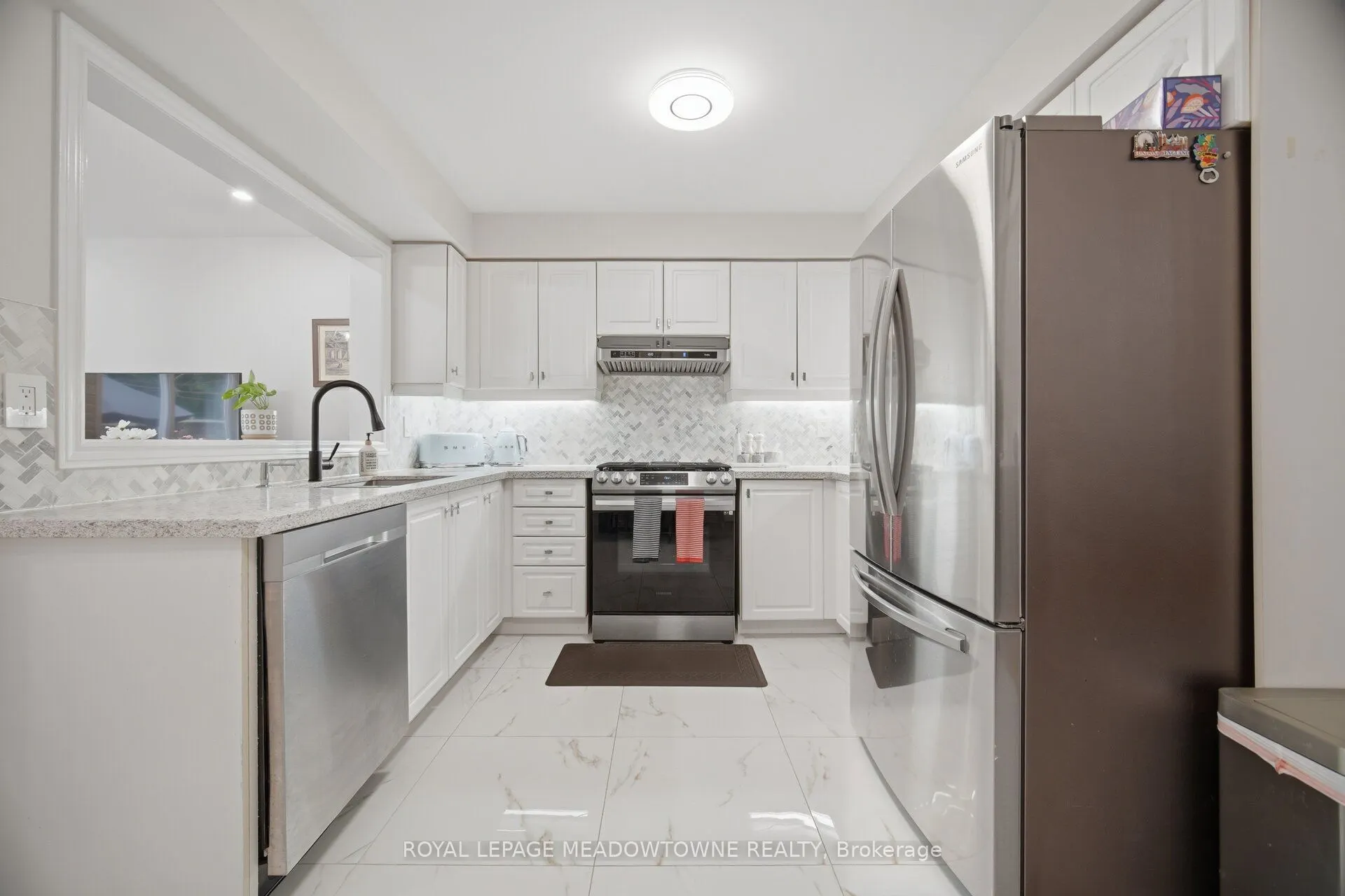 6623 Blackheath Ridge