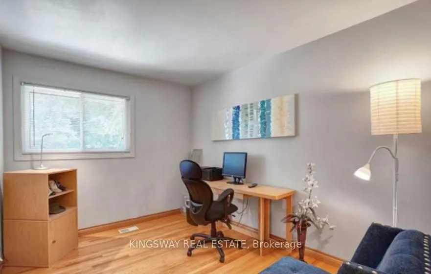 16 Plainsman Road
