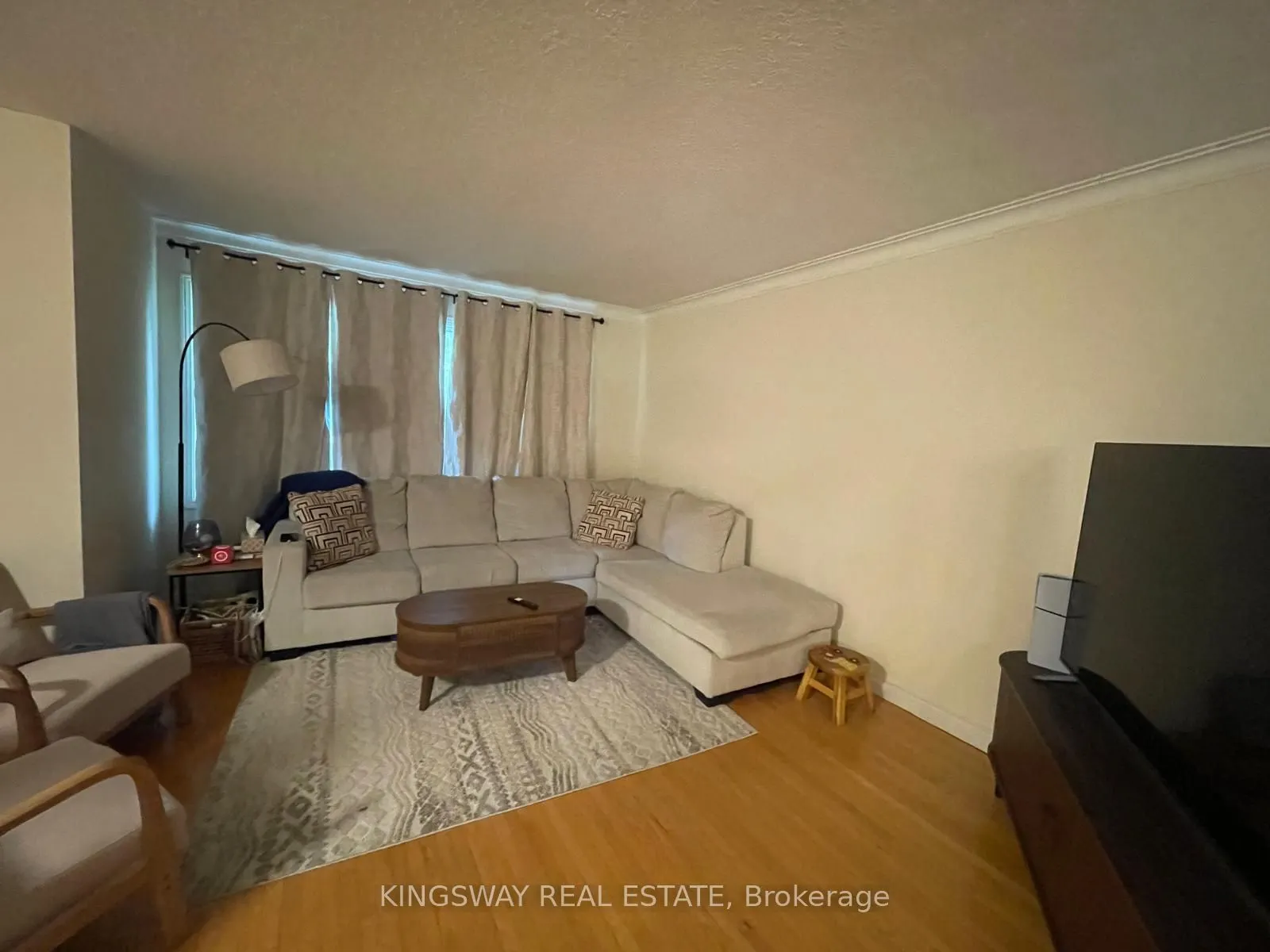 16 Plainsman Road