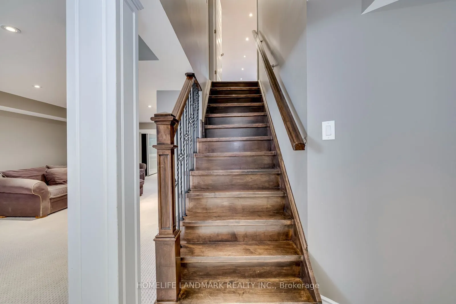 2333 Bennington Gate