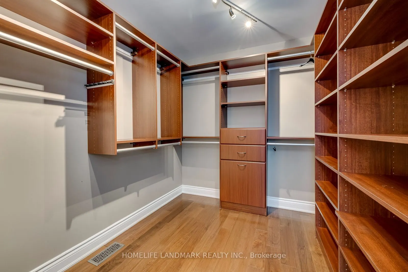 2333 Bennington Gate