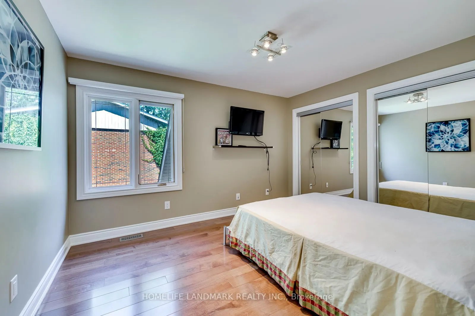 2333 Bennington Gate