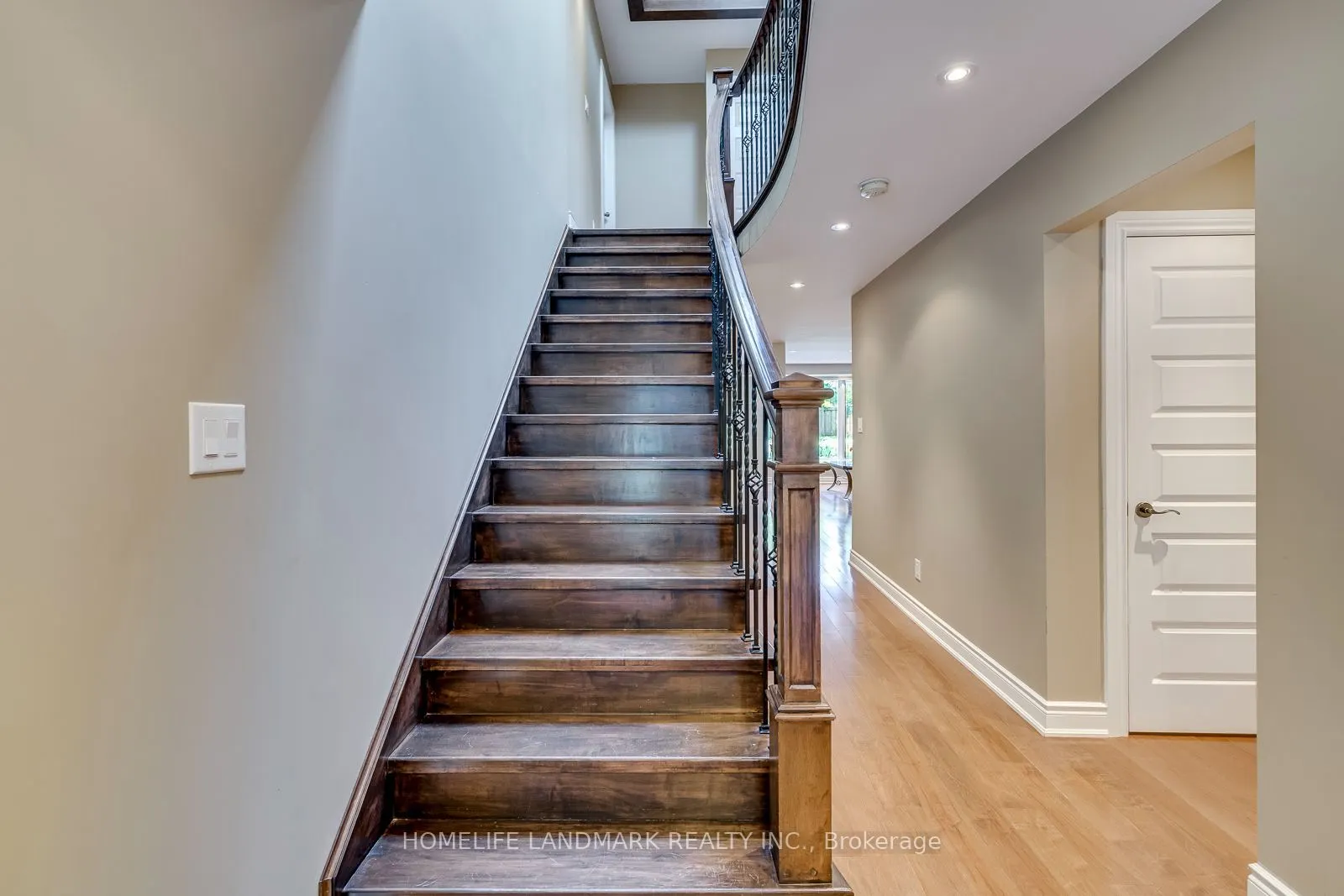 2333 Bennington Gate