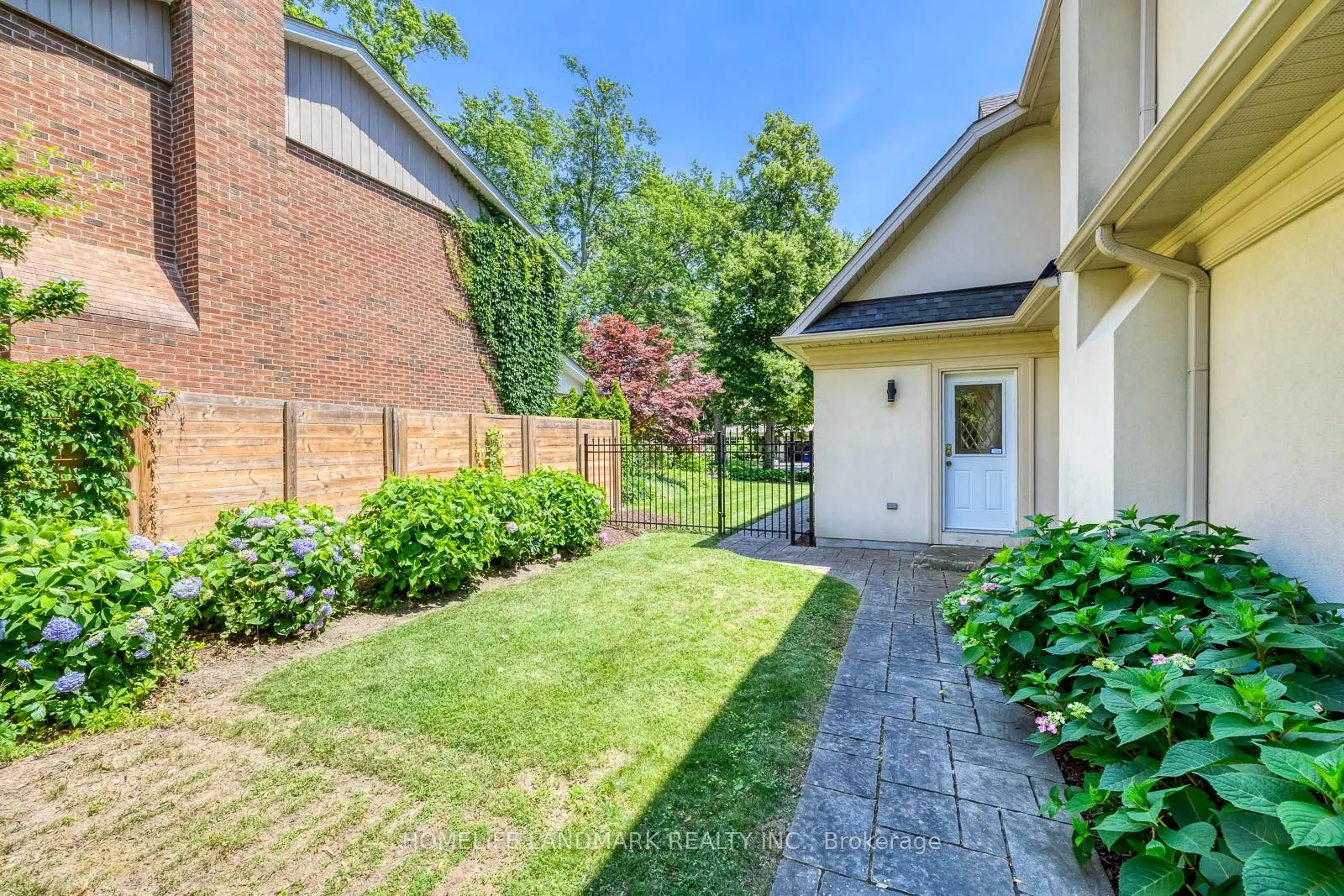 2333 Bennington Gate