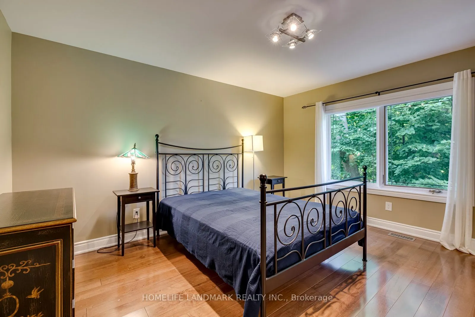2333 Bennington Gate