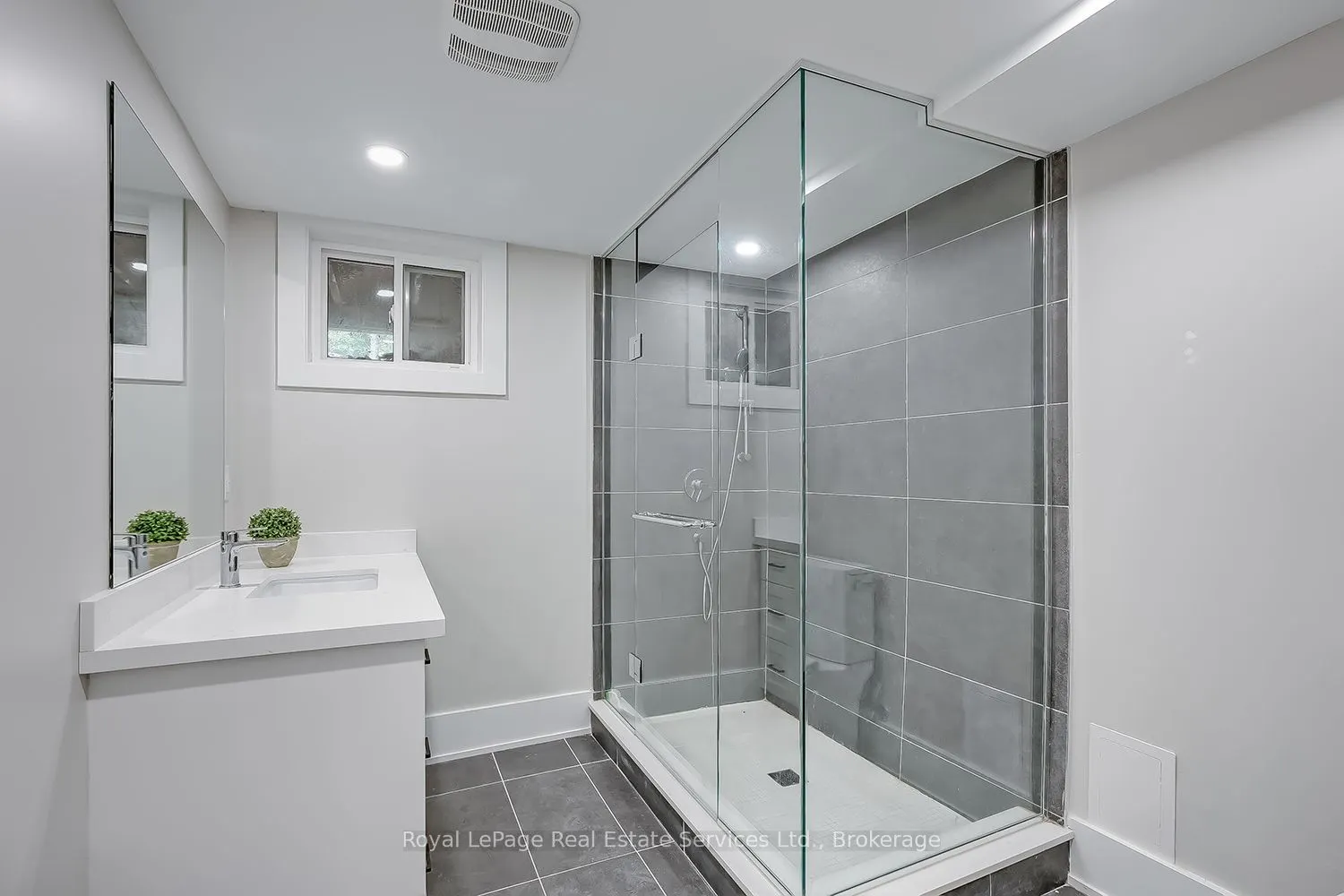 59 Fairwood Place E