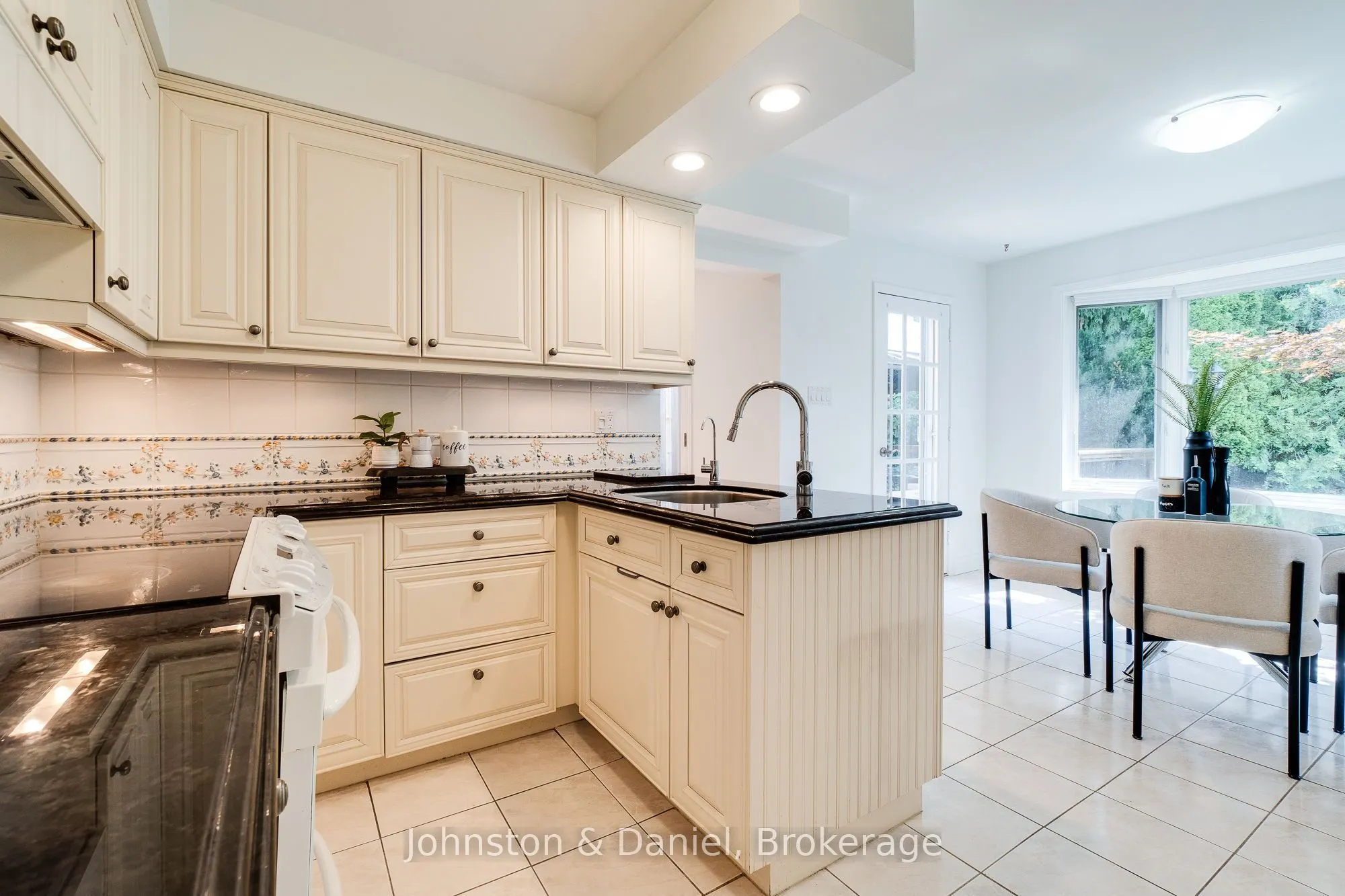 12 Jason Crescent
