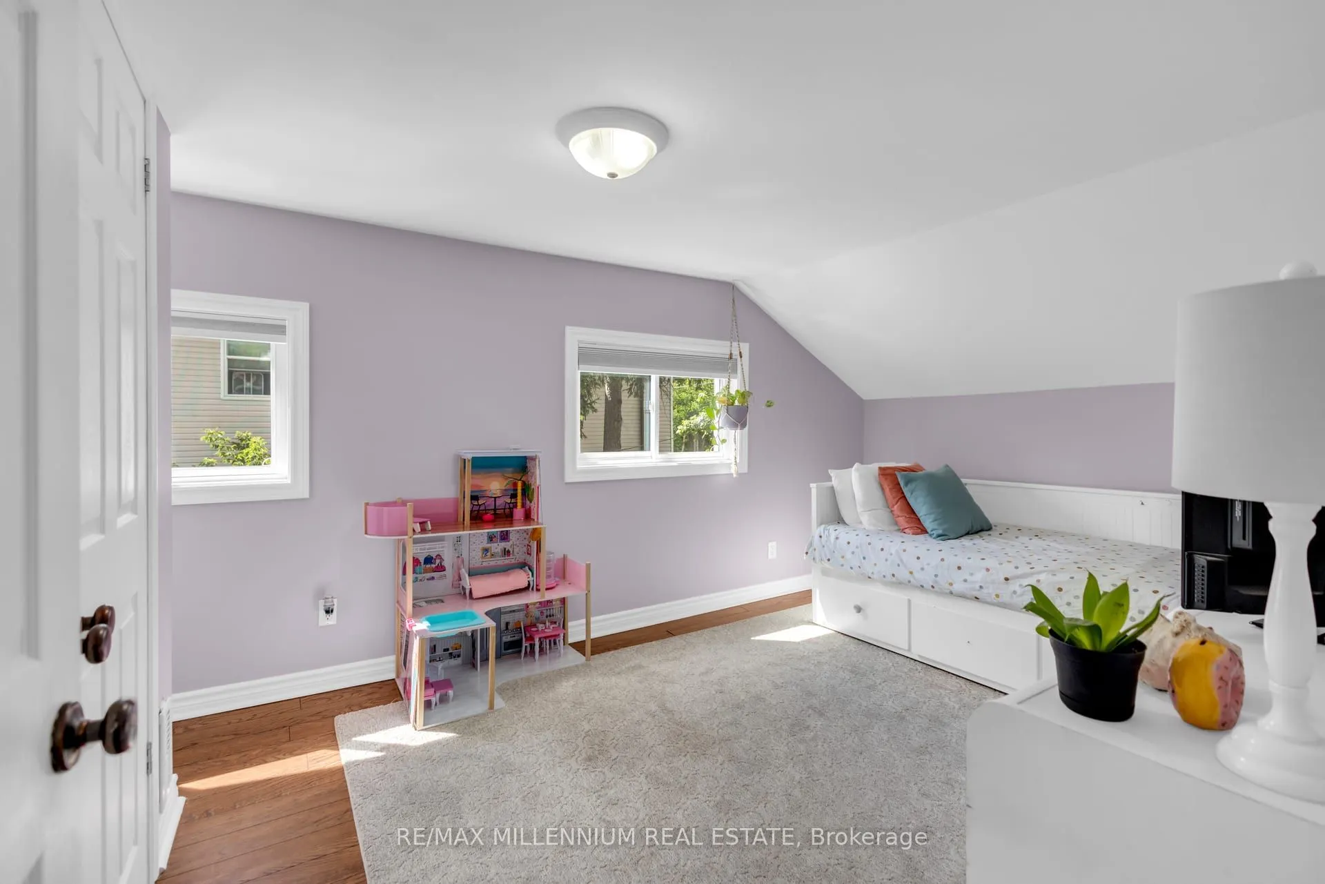 1537 Queen Street E