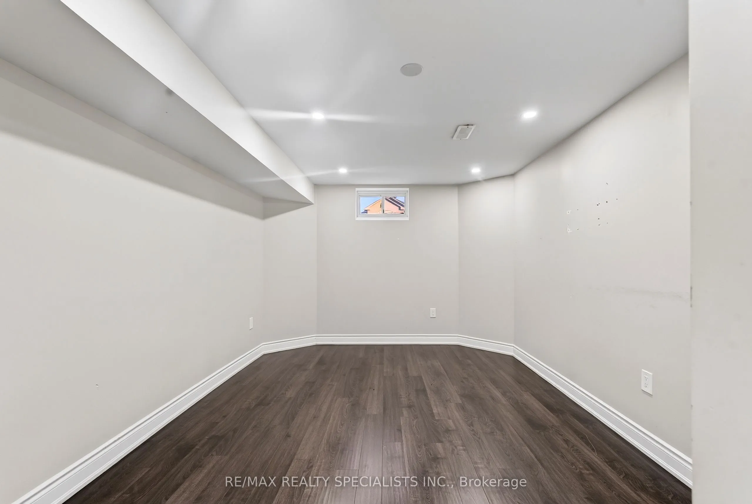 3463 Crimson King Circle