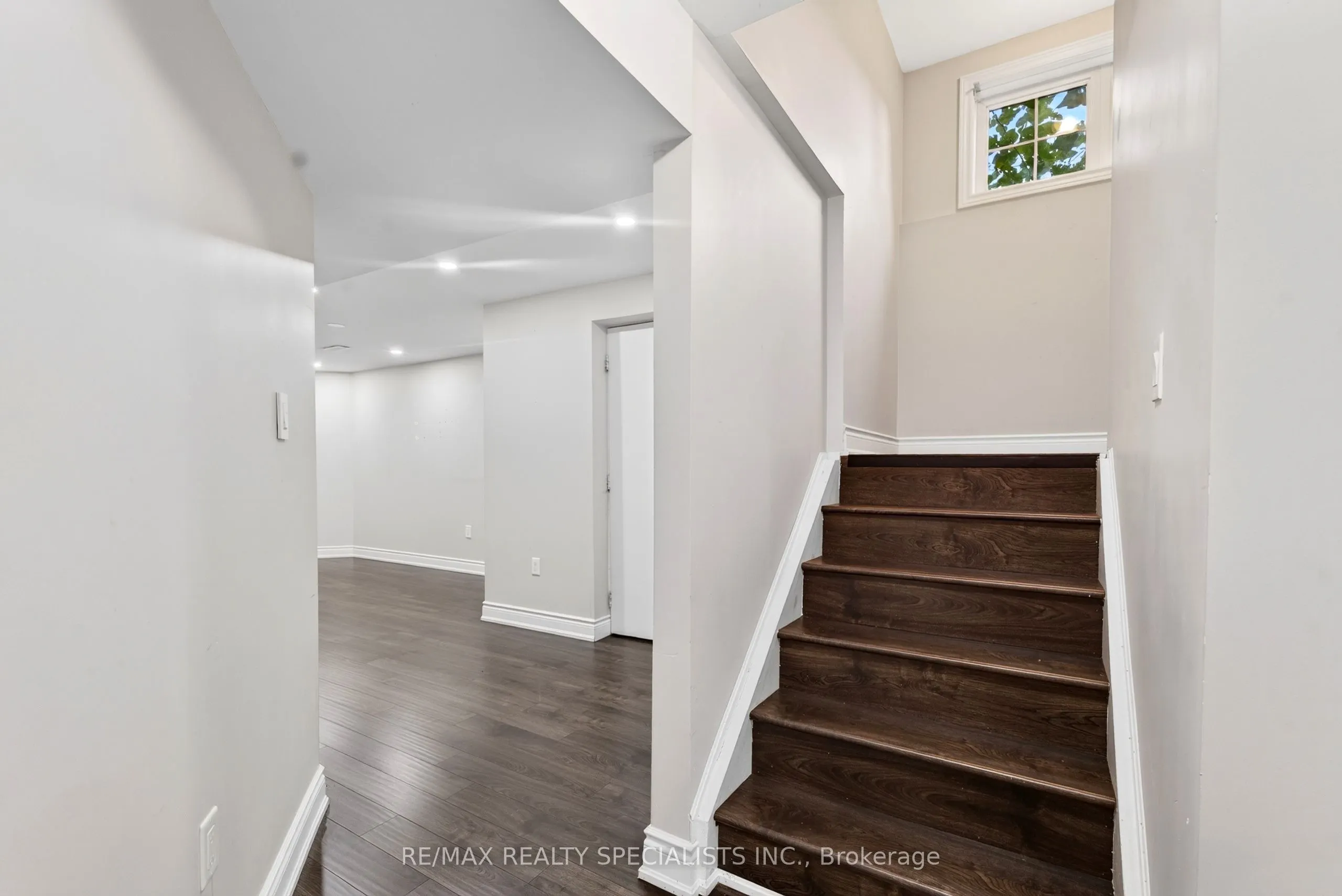 3463 Crimson King Circle
