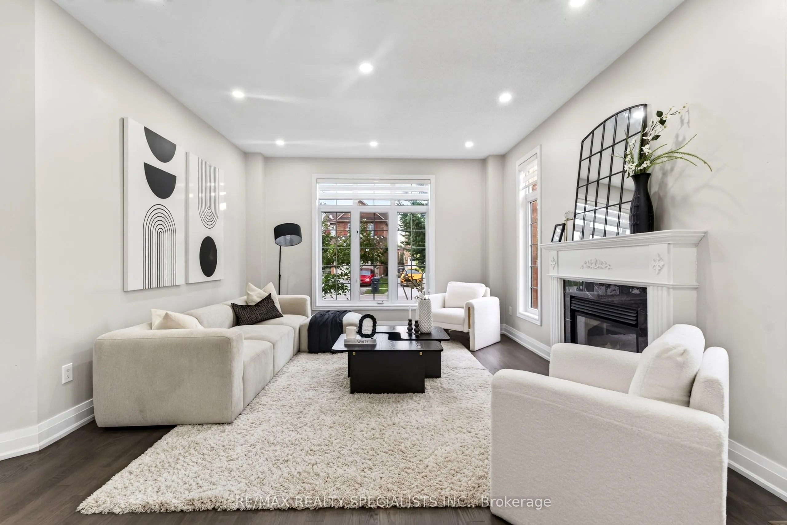 3463 Crimson King Circle