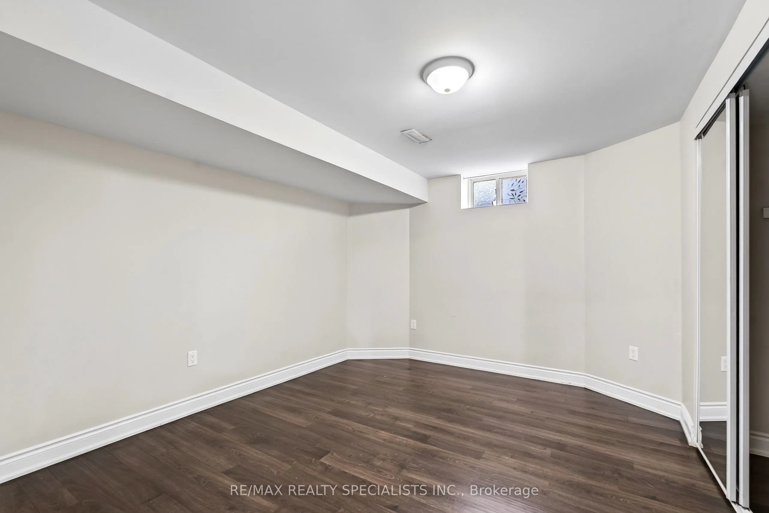 3463 Crimson King Circle
