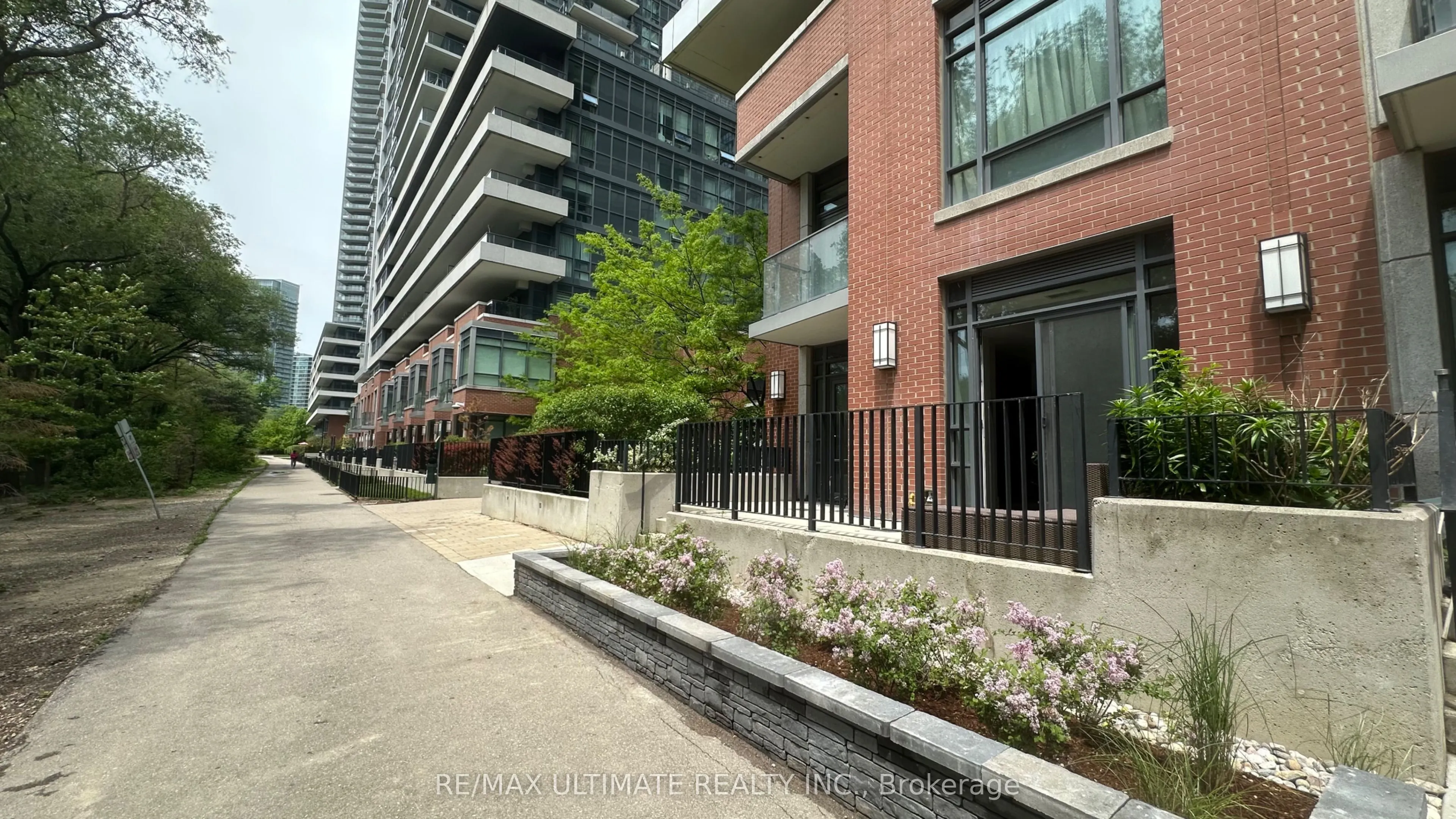 2212 Lake Shore Boulevard W #TH1