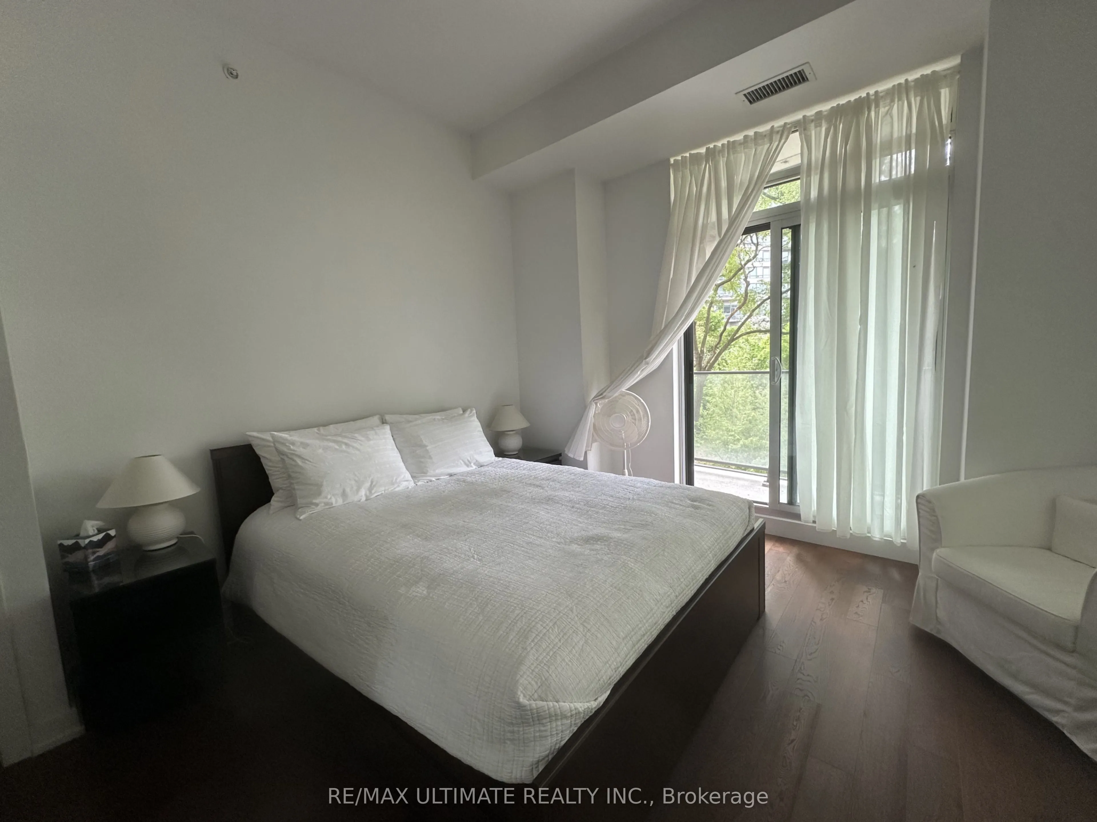 2212 Lake Shore Boulevard W #TH1