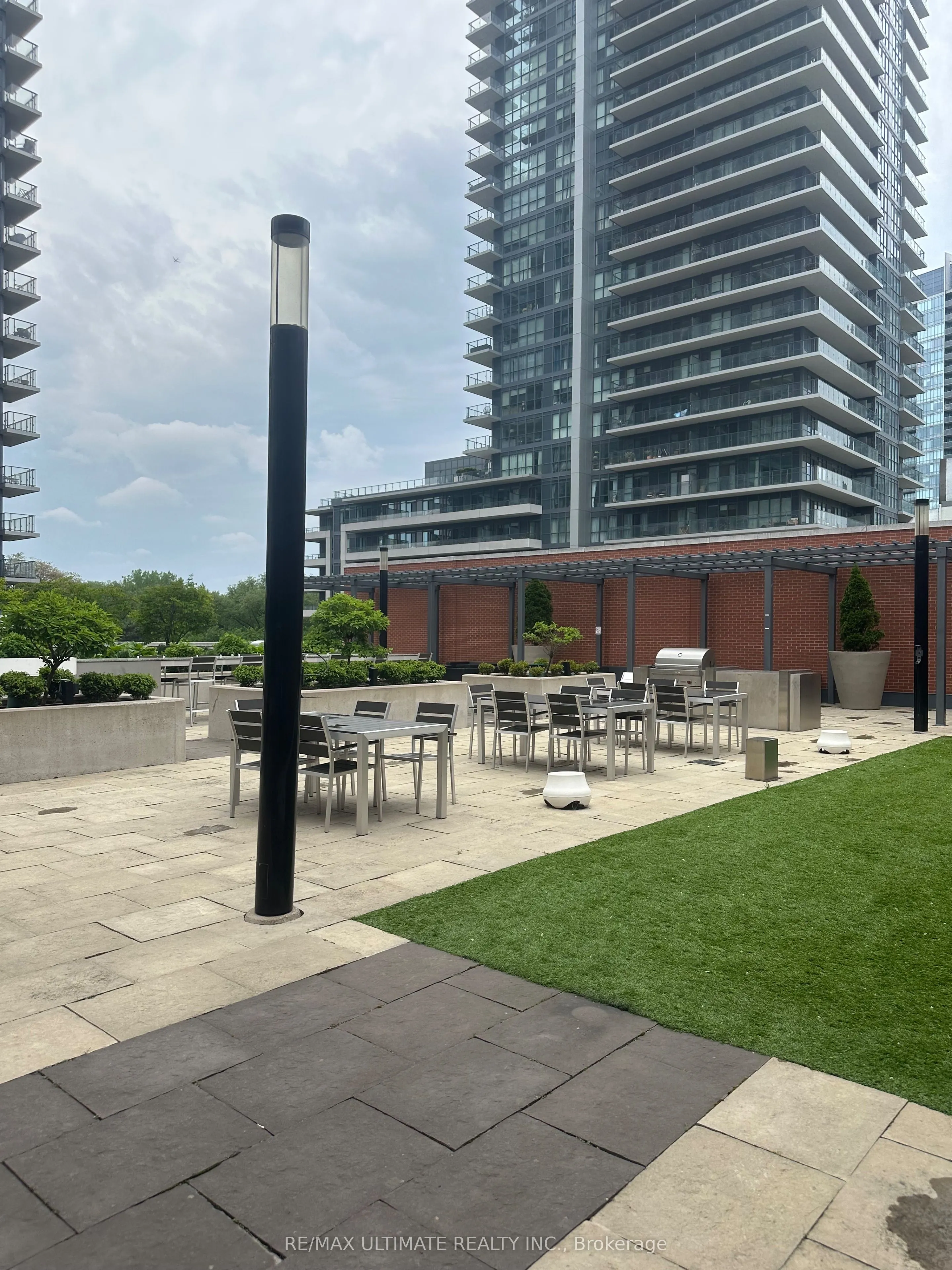 2212 Lake Shore Boulevard W #TH1