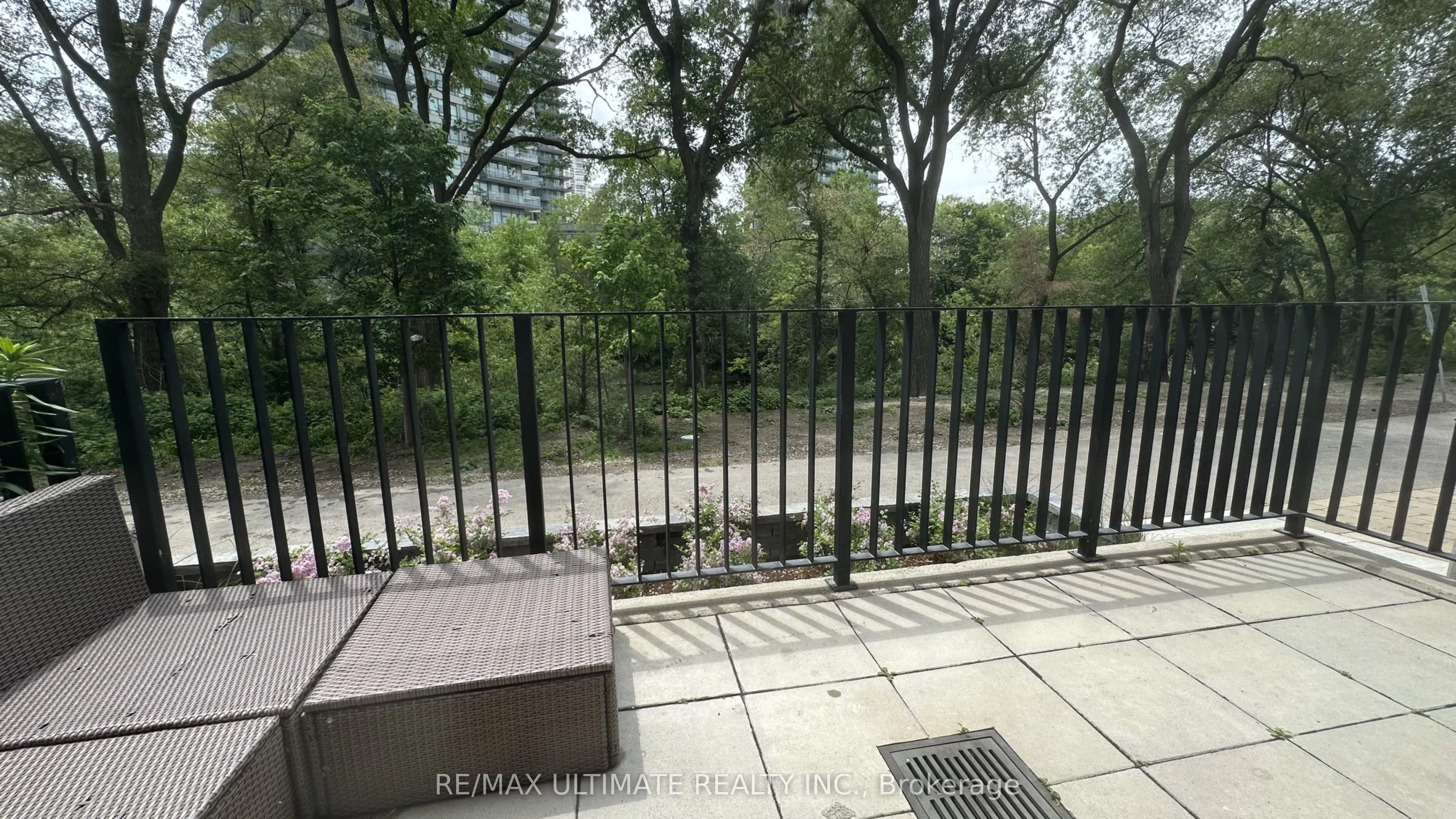 2212 Lake Shore Boulevard W #TH1