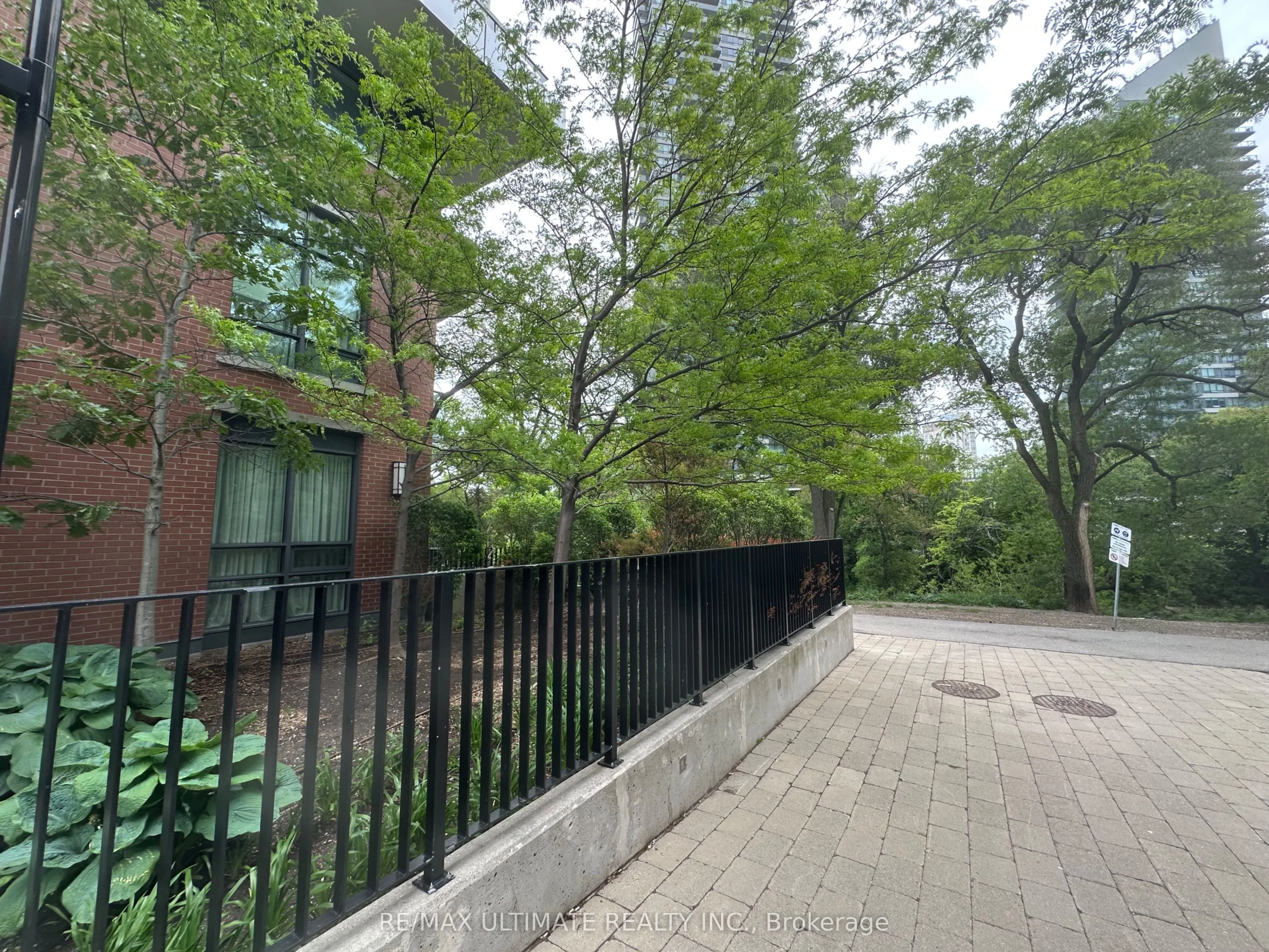 2212 Lake Shore Boulevard W #TH1