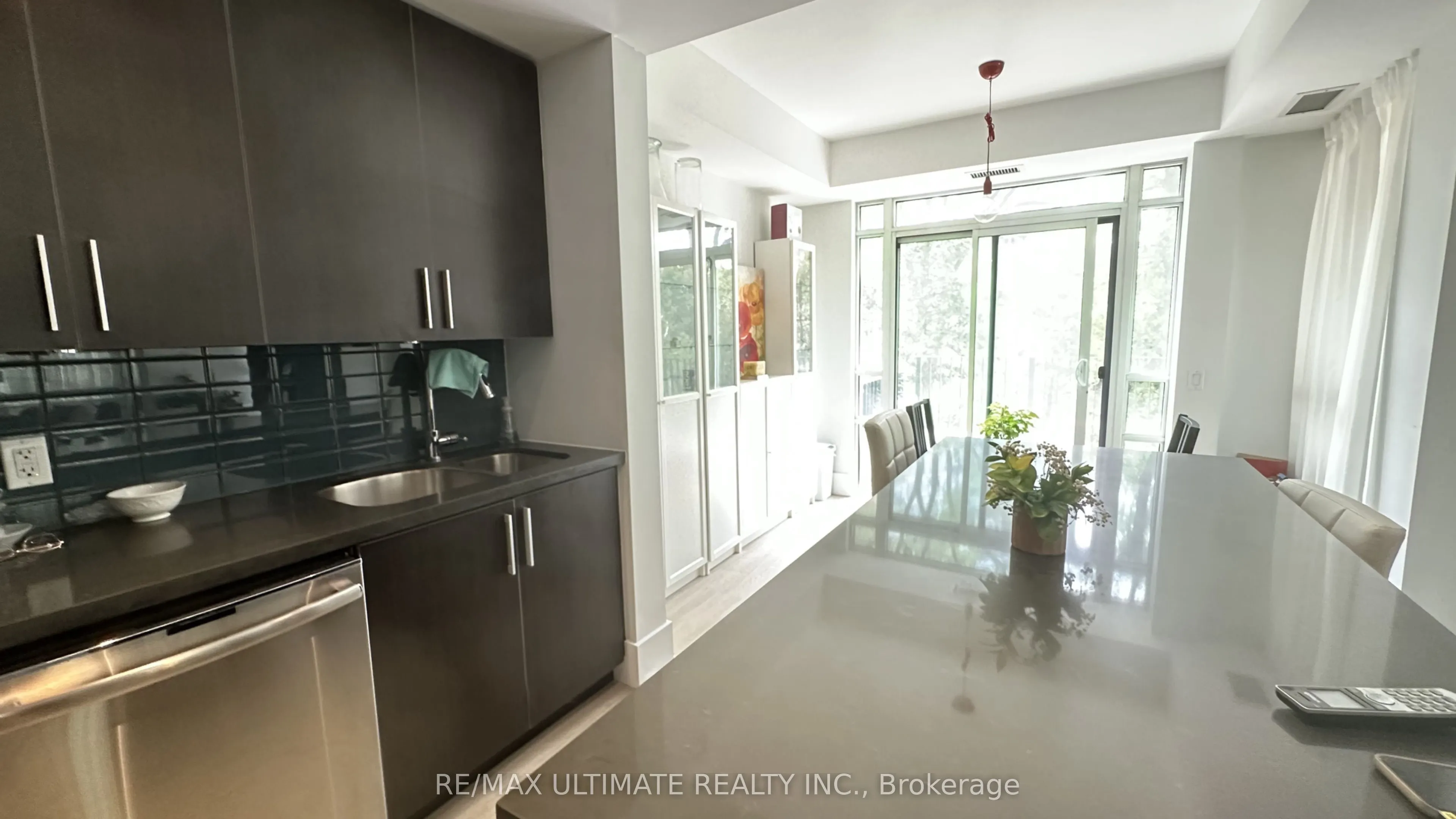 2212 Lake Shore Boulevard W #TH1