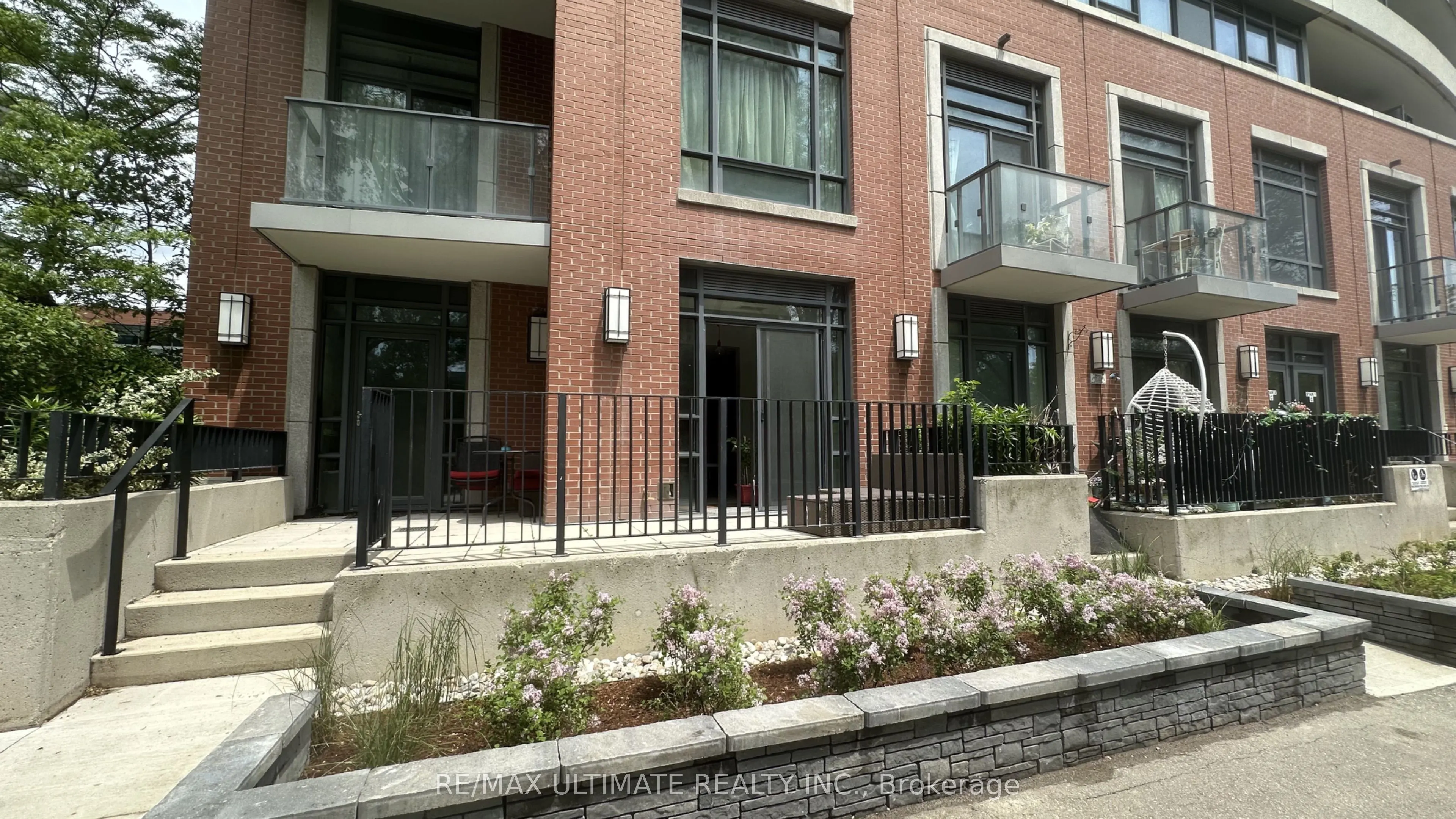 2212 Lake Shore Boulevard W #TH1