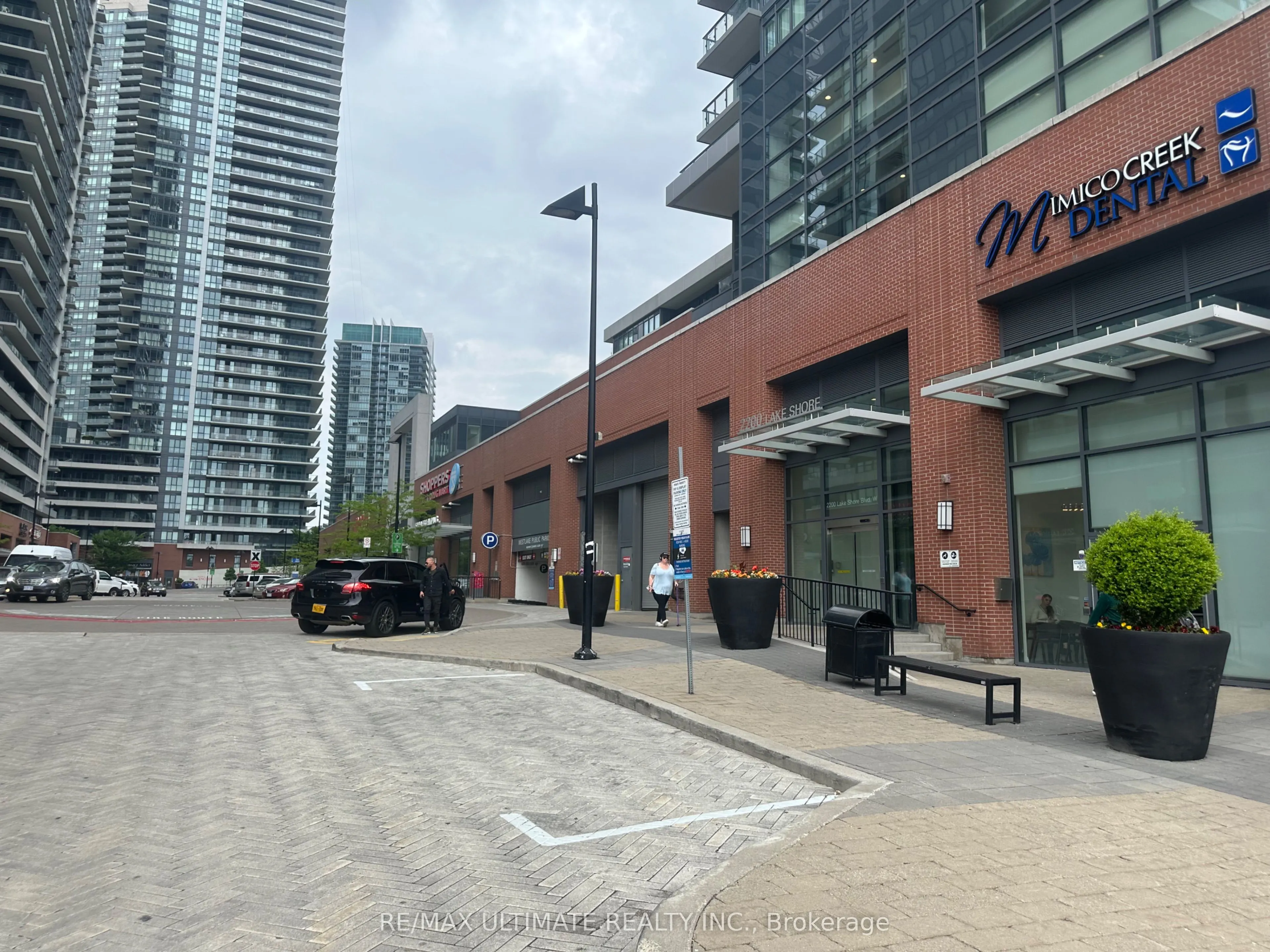 2212 Lake Shore Boulevard W #TH1