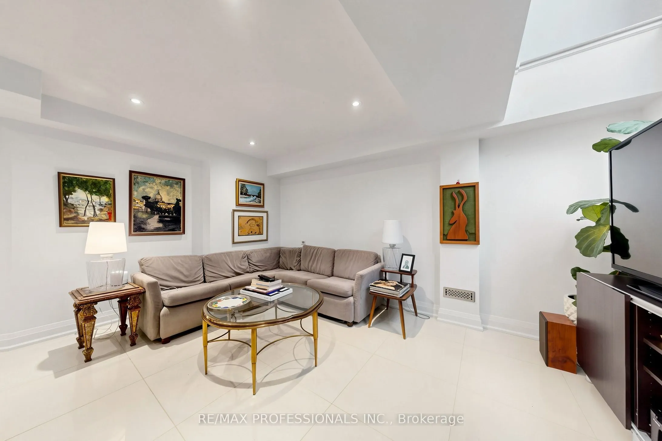 1064 Queen Street W #15A