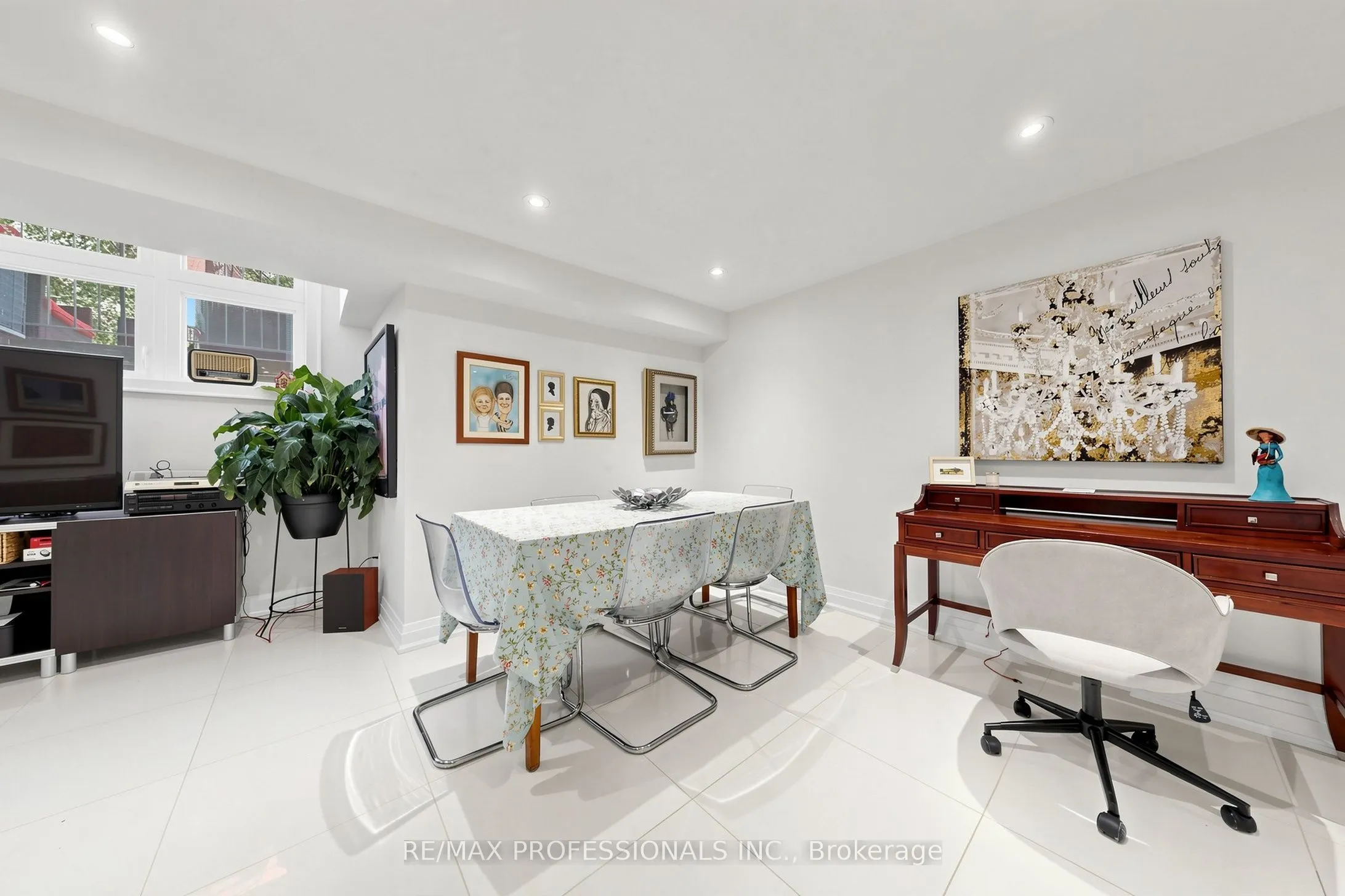 1064 Queen Street W #15A