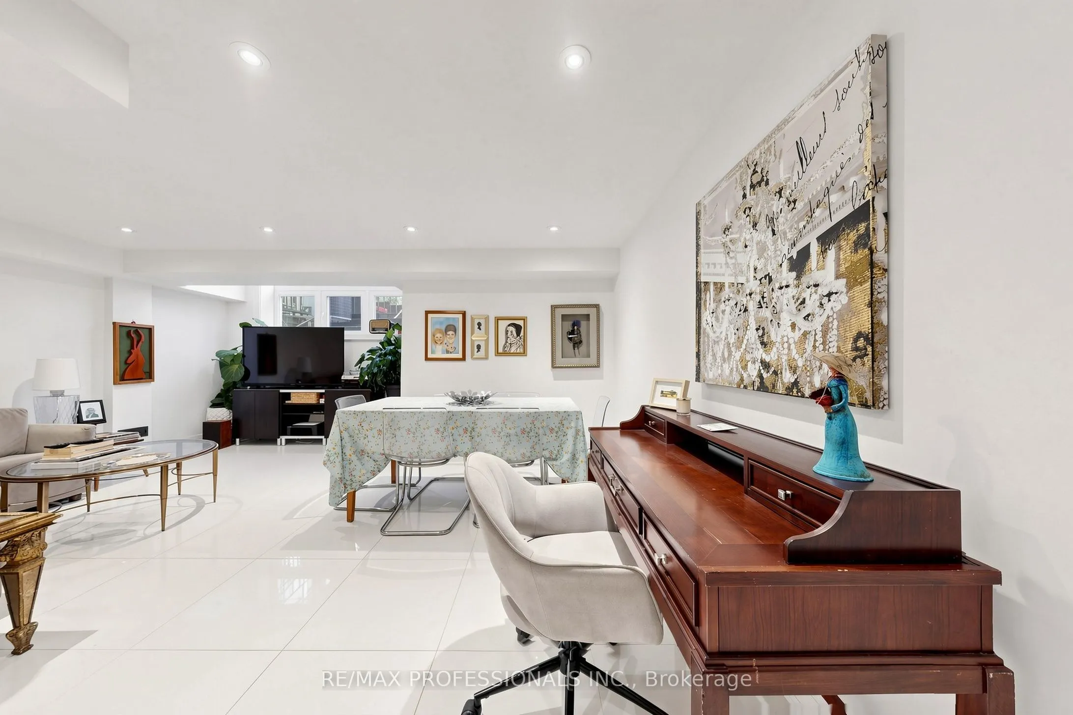 1064 Queen Street W #15A