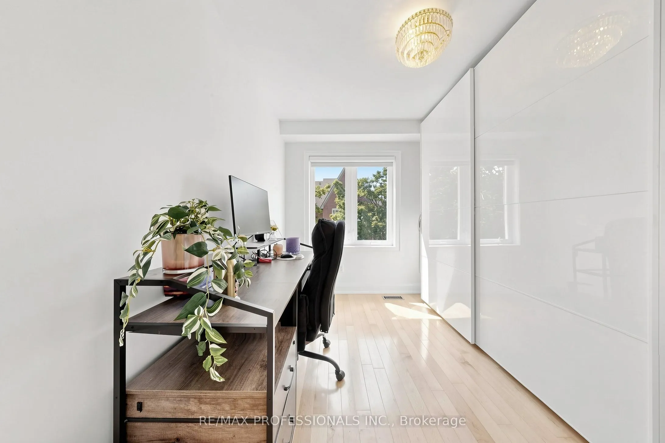 1064 Queen Street W #15A