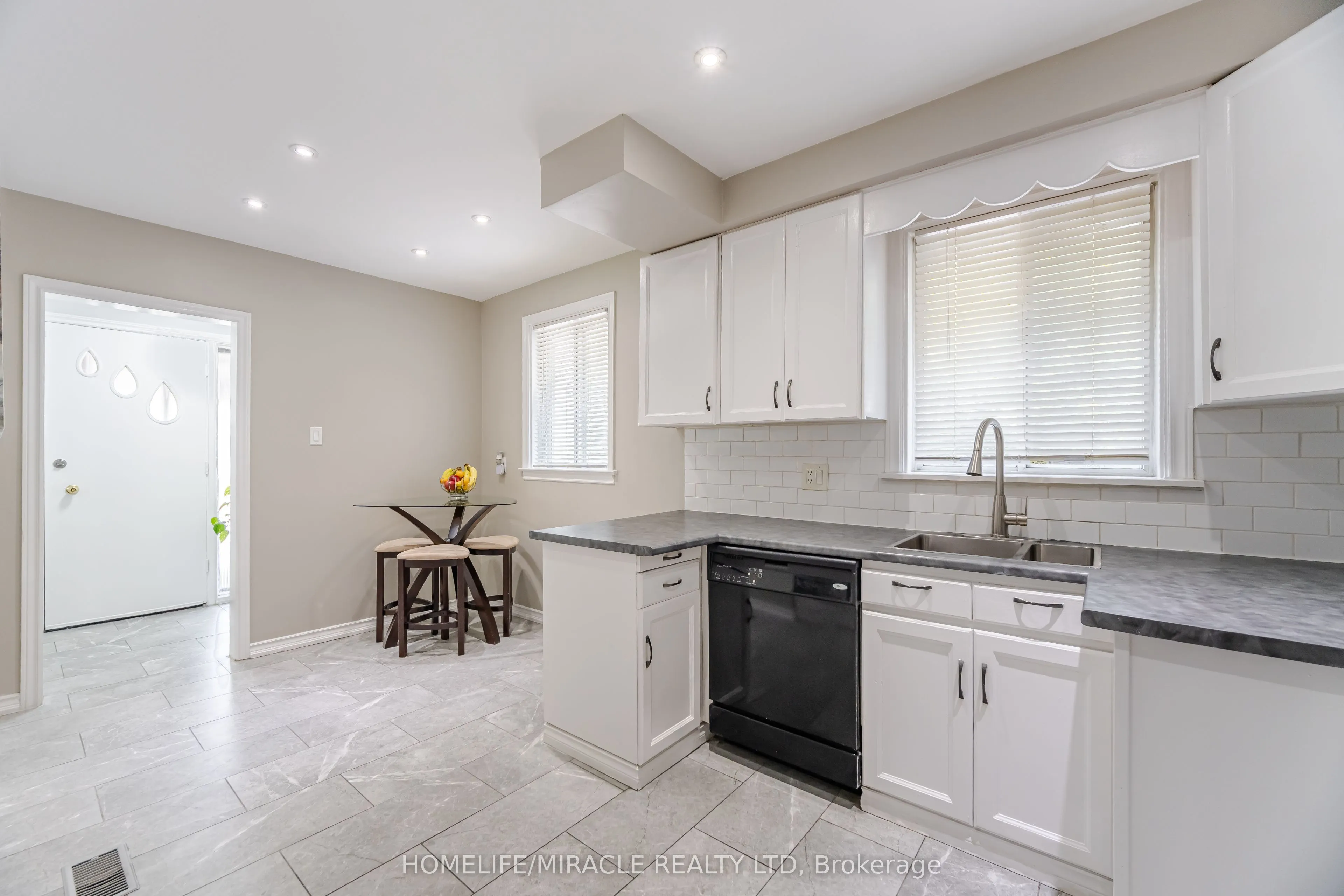 41 Bradstock Road