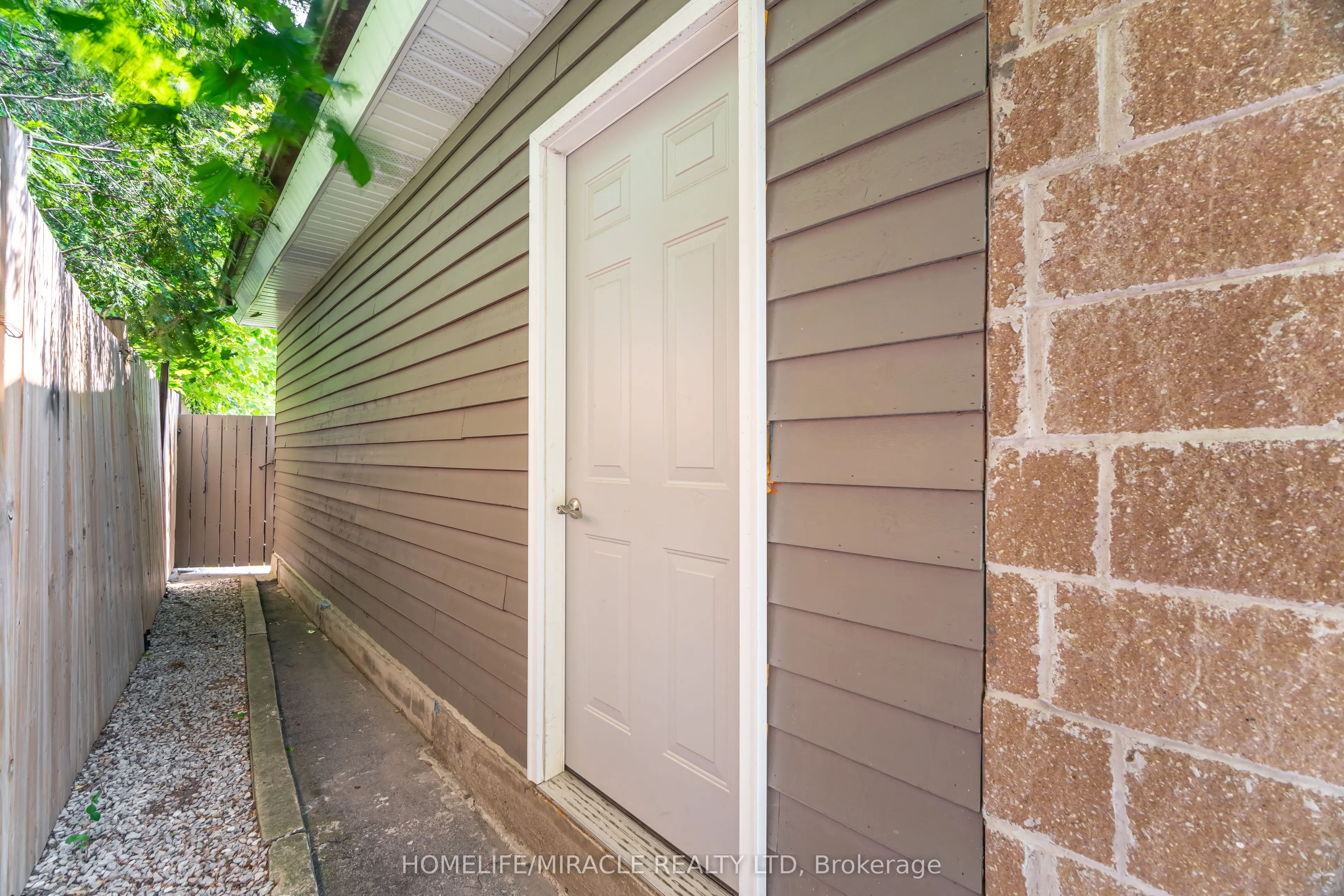 41 Bradstock Road