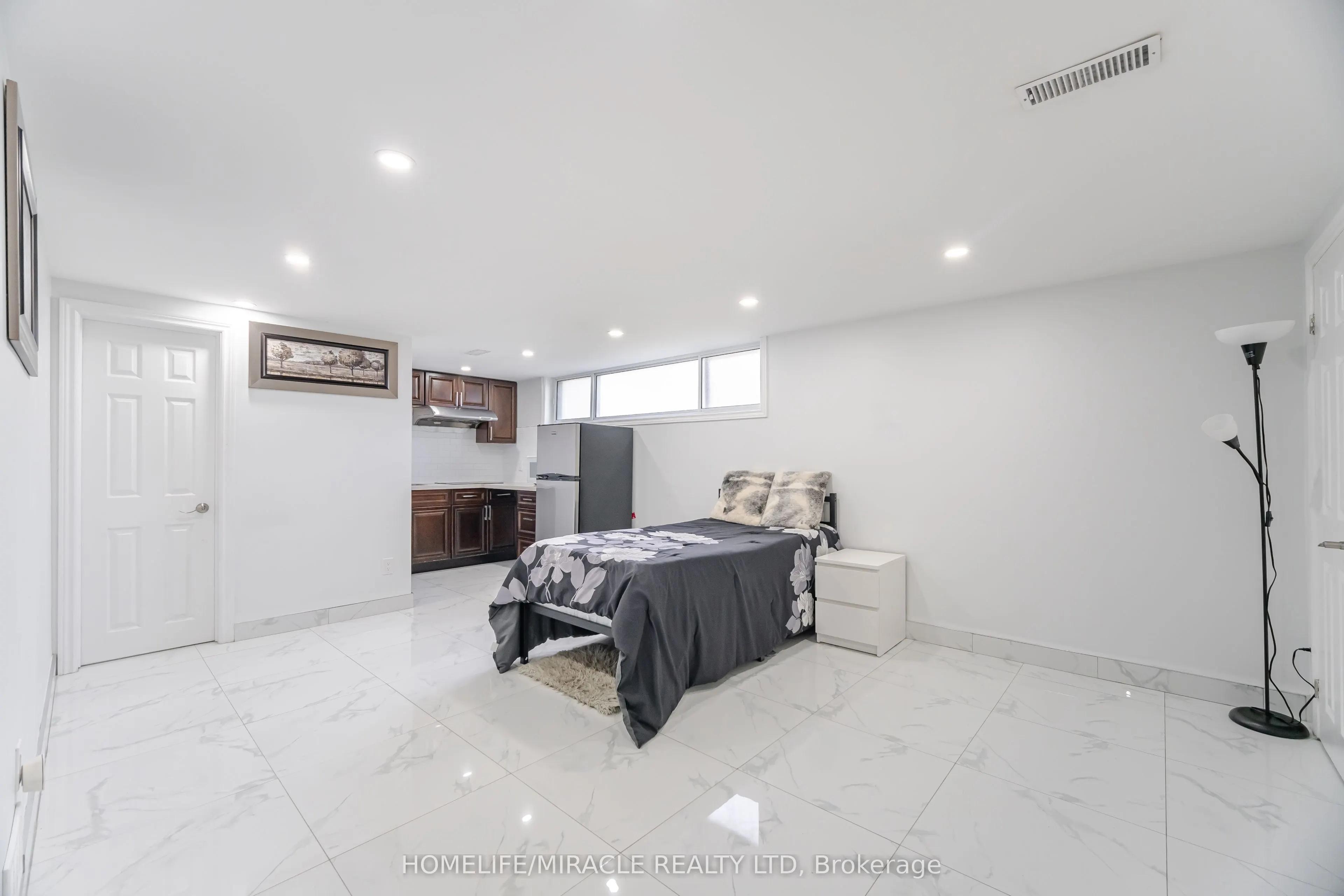 41 Bradstock Road