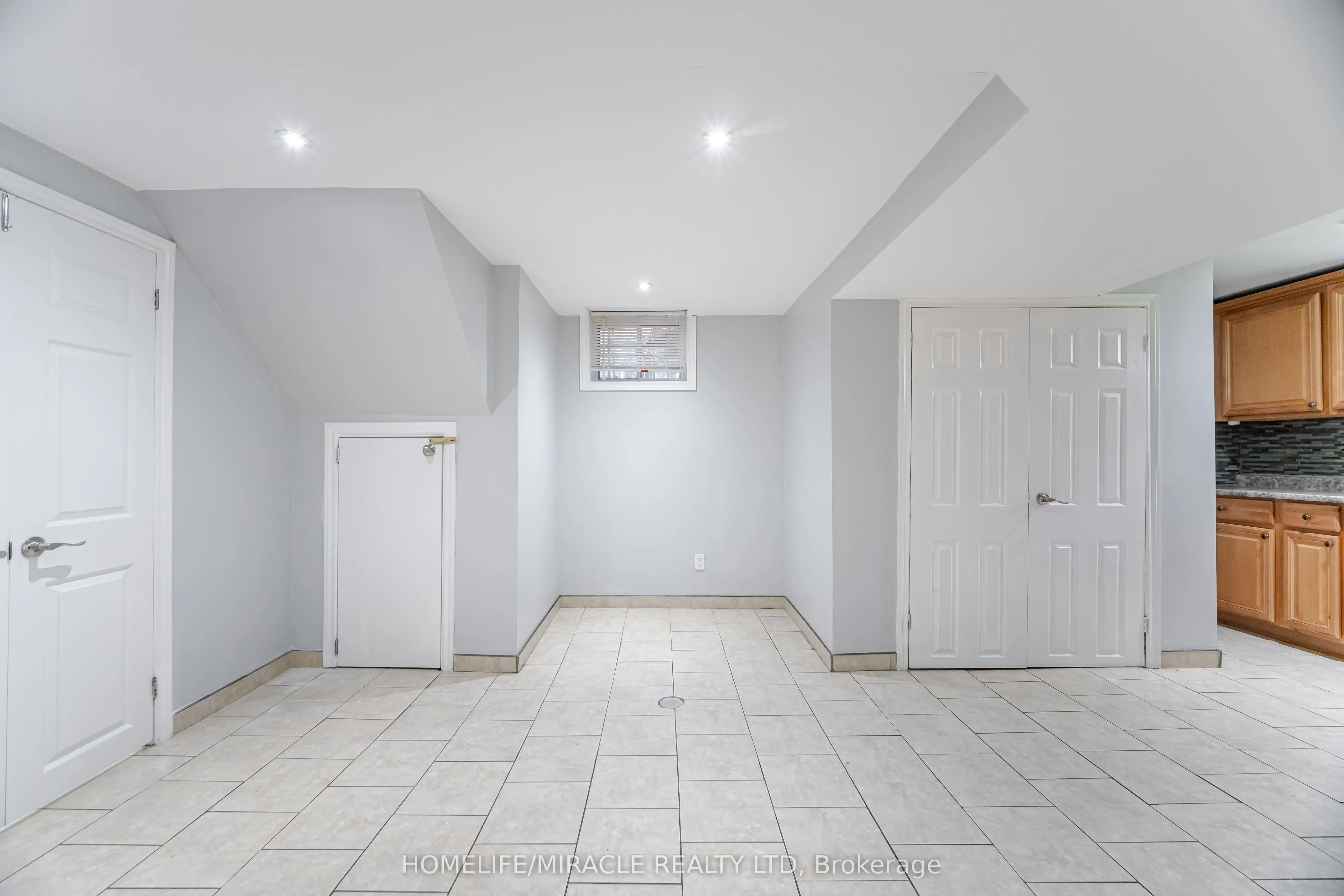 41 Bradstock Road