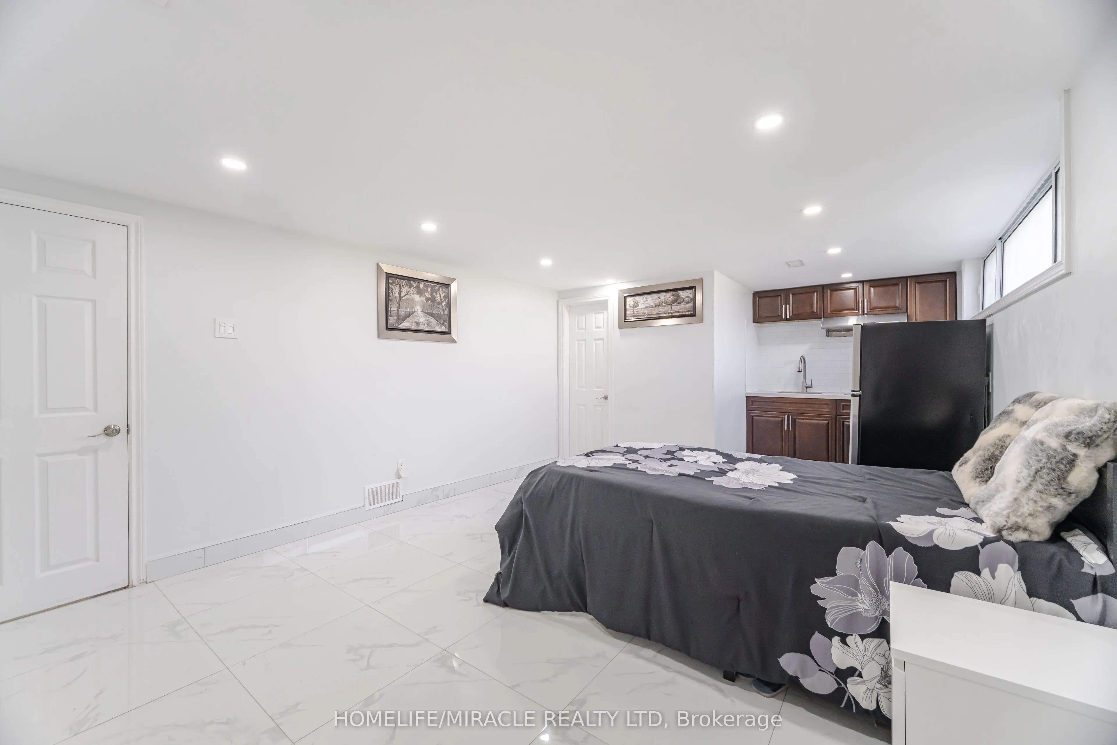 41 Bradstock Road