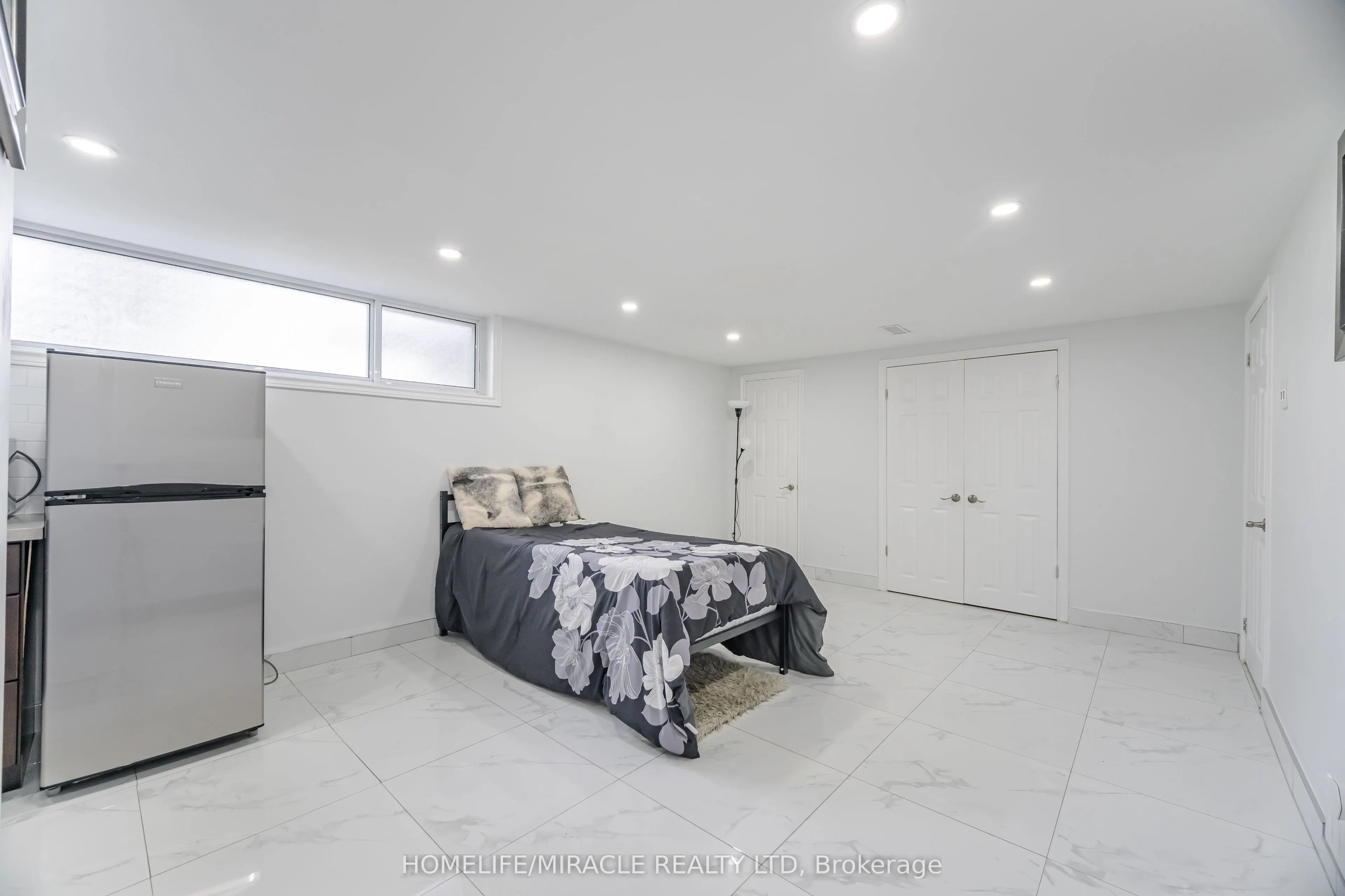 41 Bradstock Road