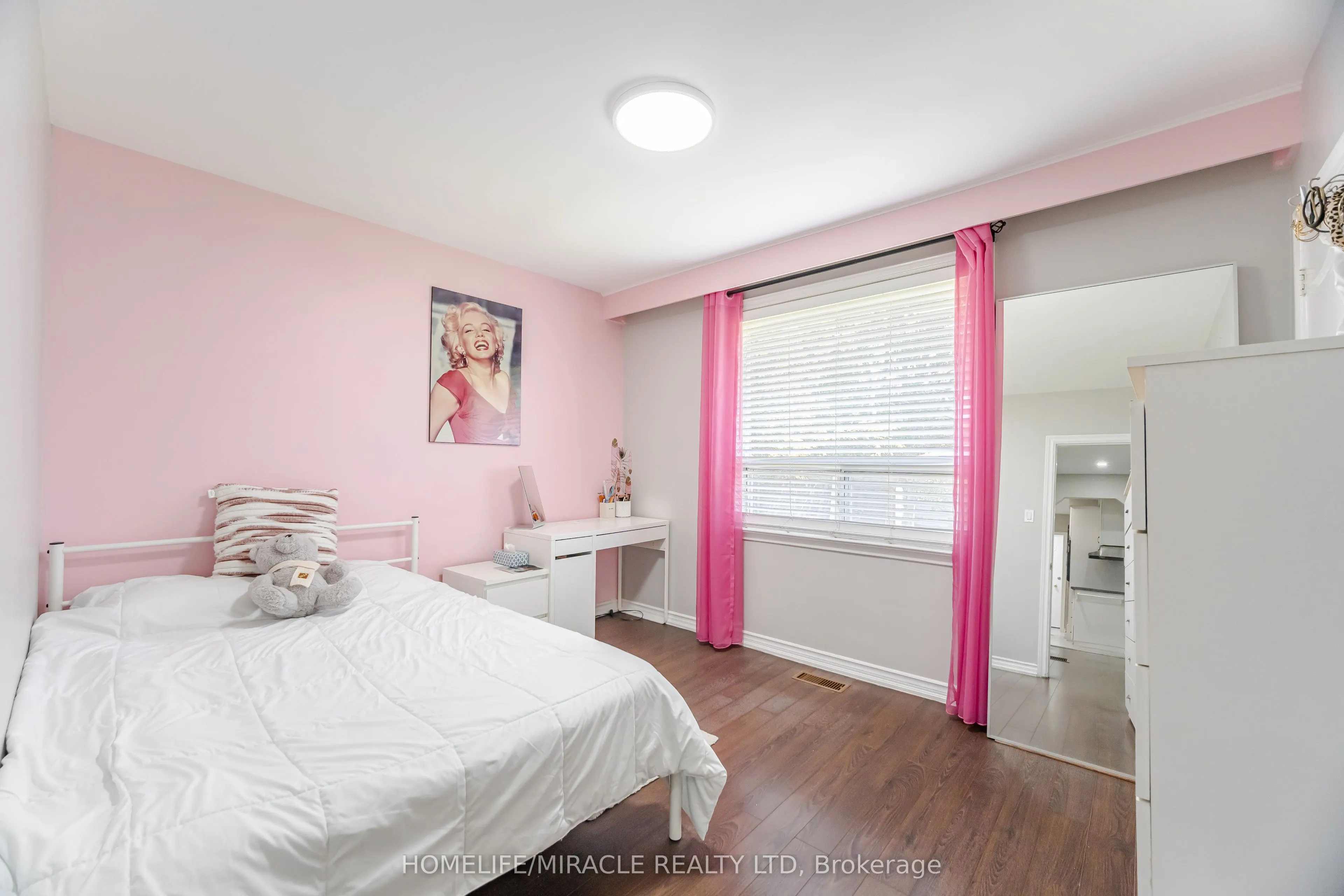 41 Bradstock Road