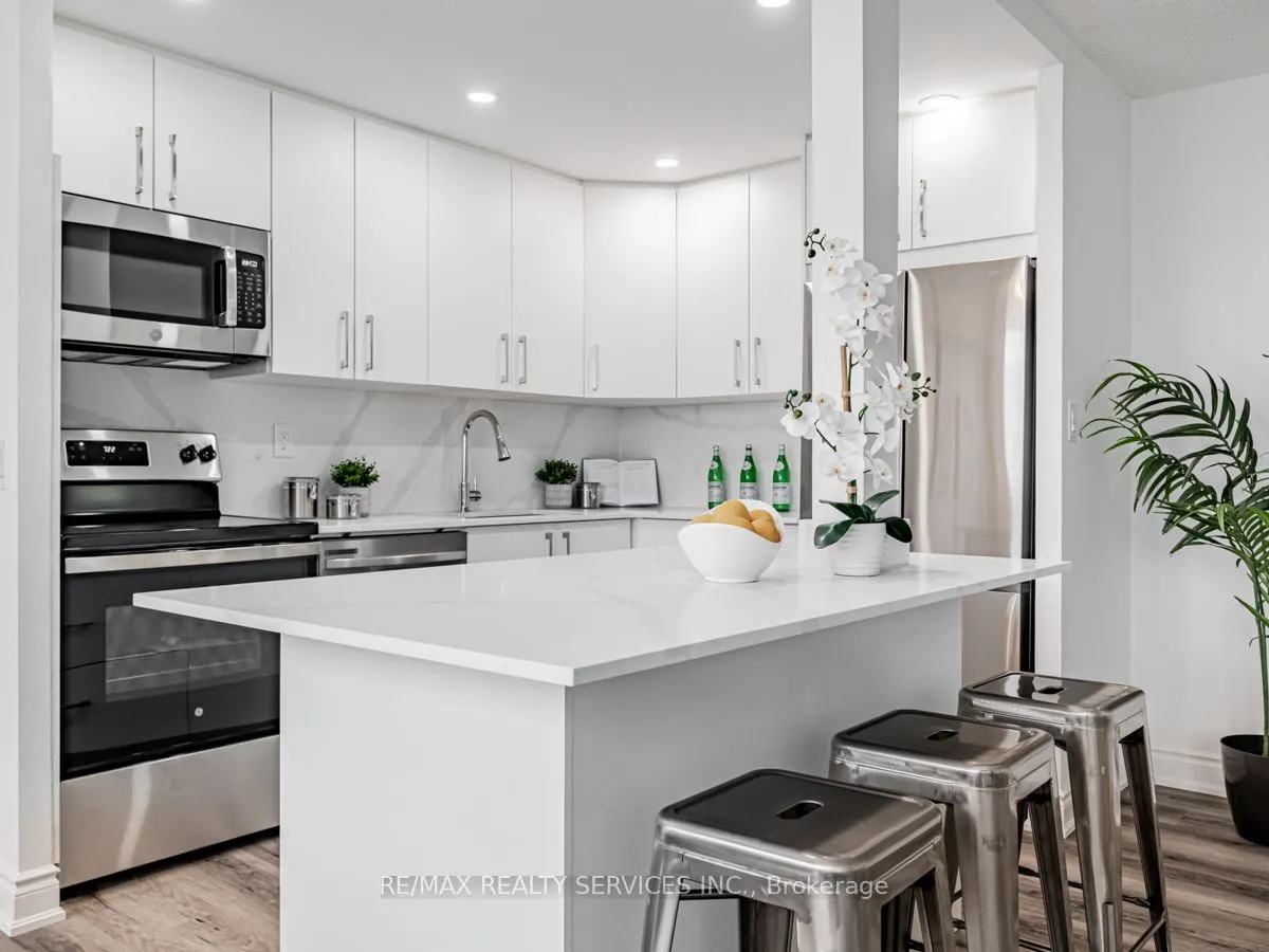 3590 Kaneff Crescent #1108