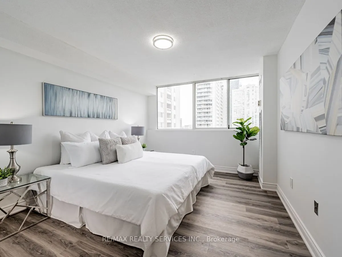 3590 Kaneff Crescent #1108