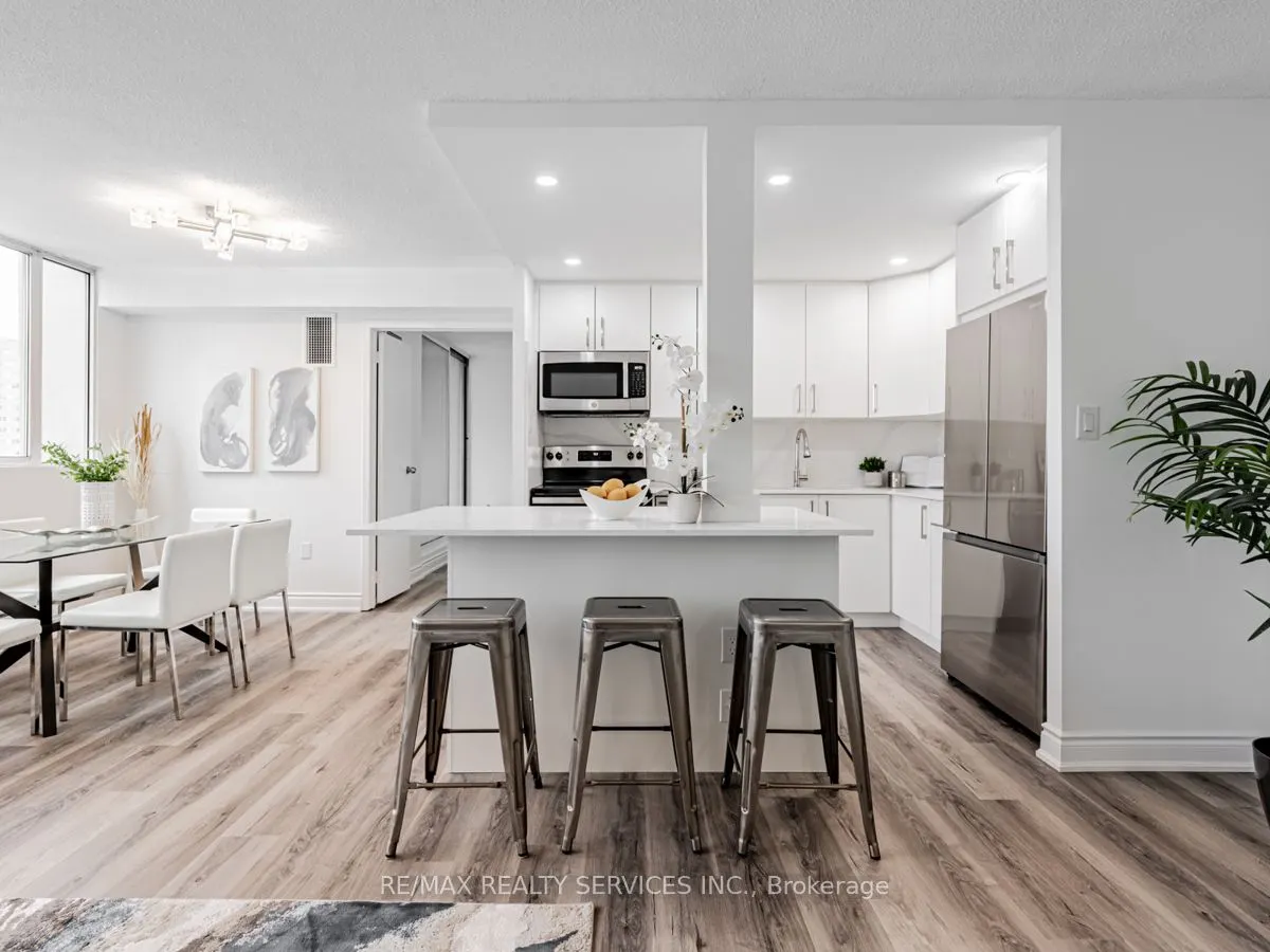 3590 Kaneff Crescent #1108