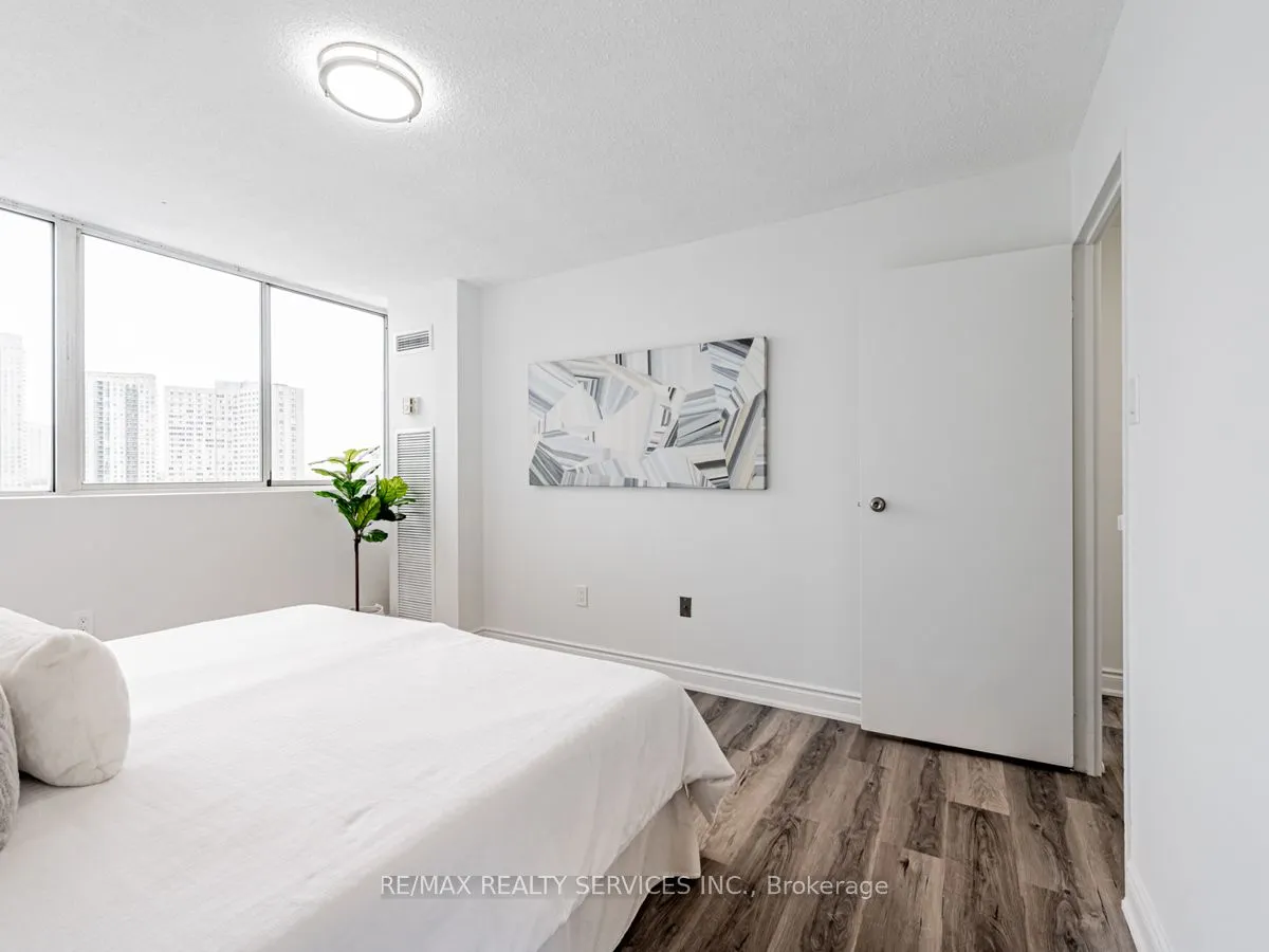 3590 Kaneff Crescent #1108