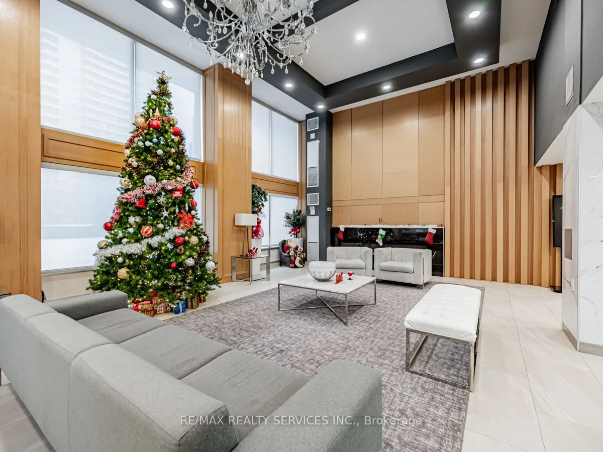 3590 Kaneff Crescent #1108
