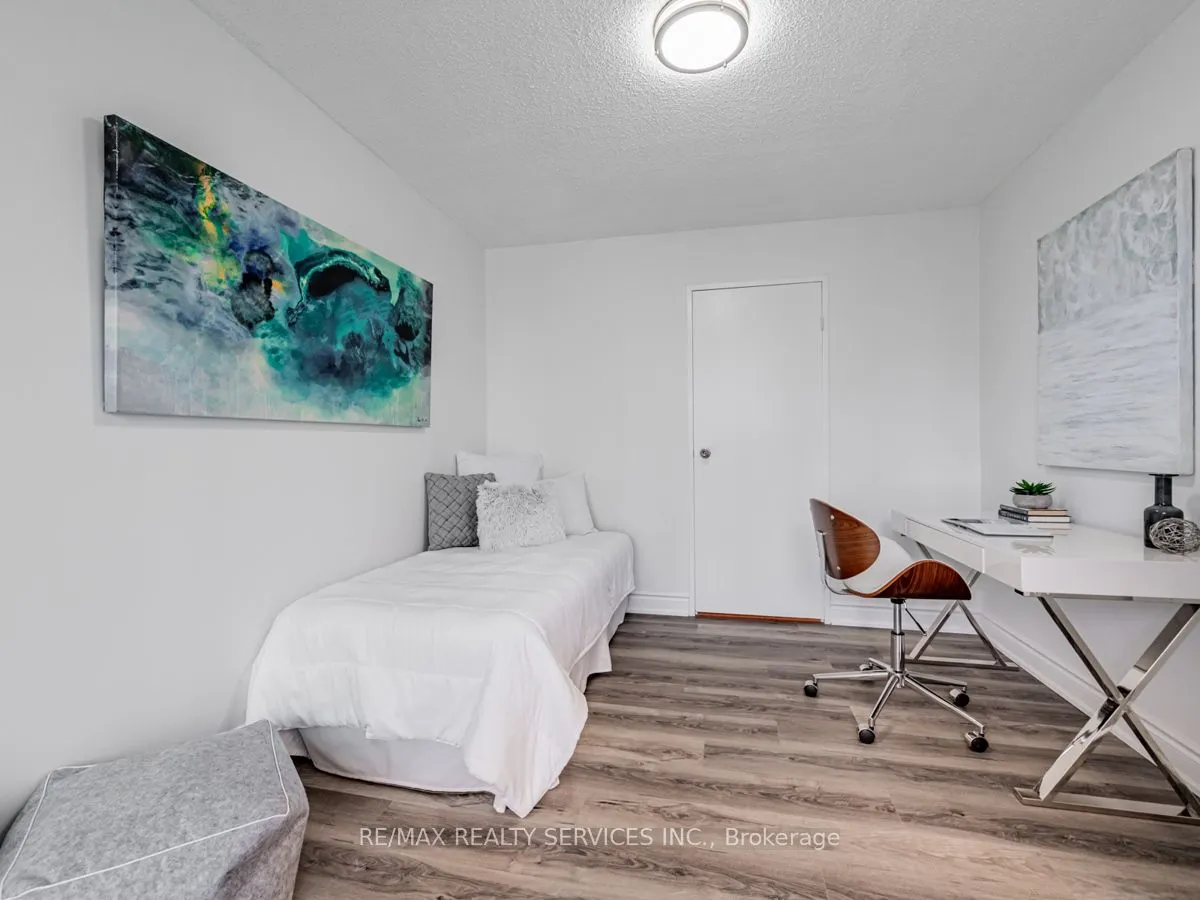 3590 Kaneff Crescent #1108