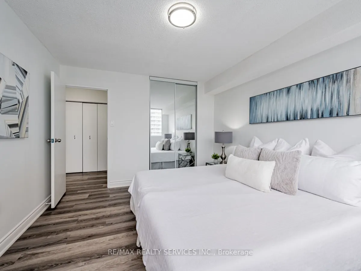3590 Kaneff Crescent #1108
