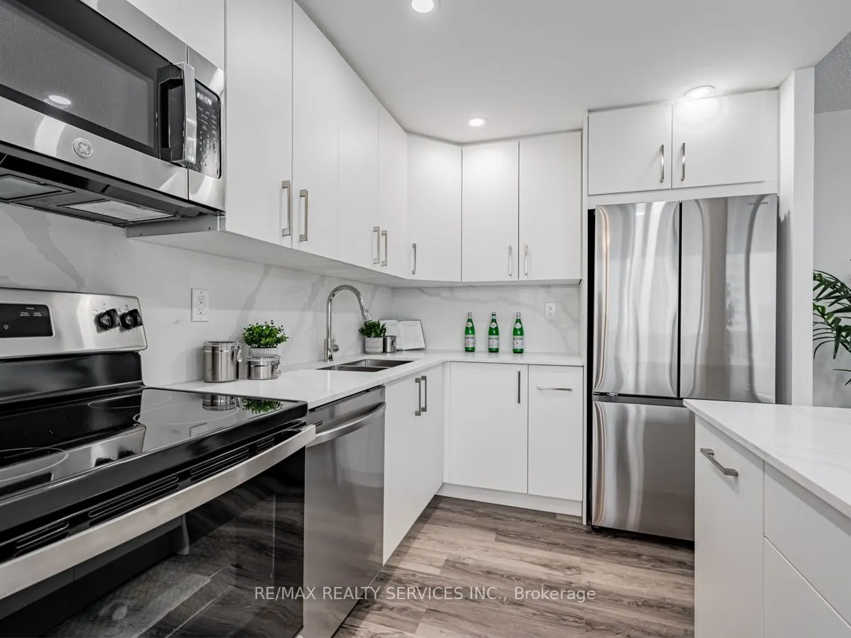 3590 Kaneff Crescent #1108